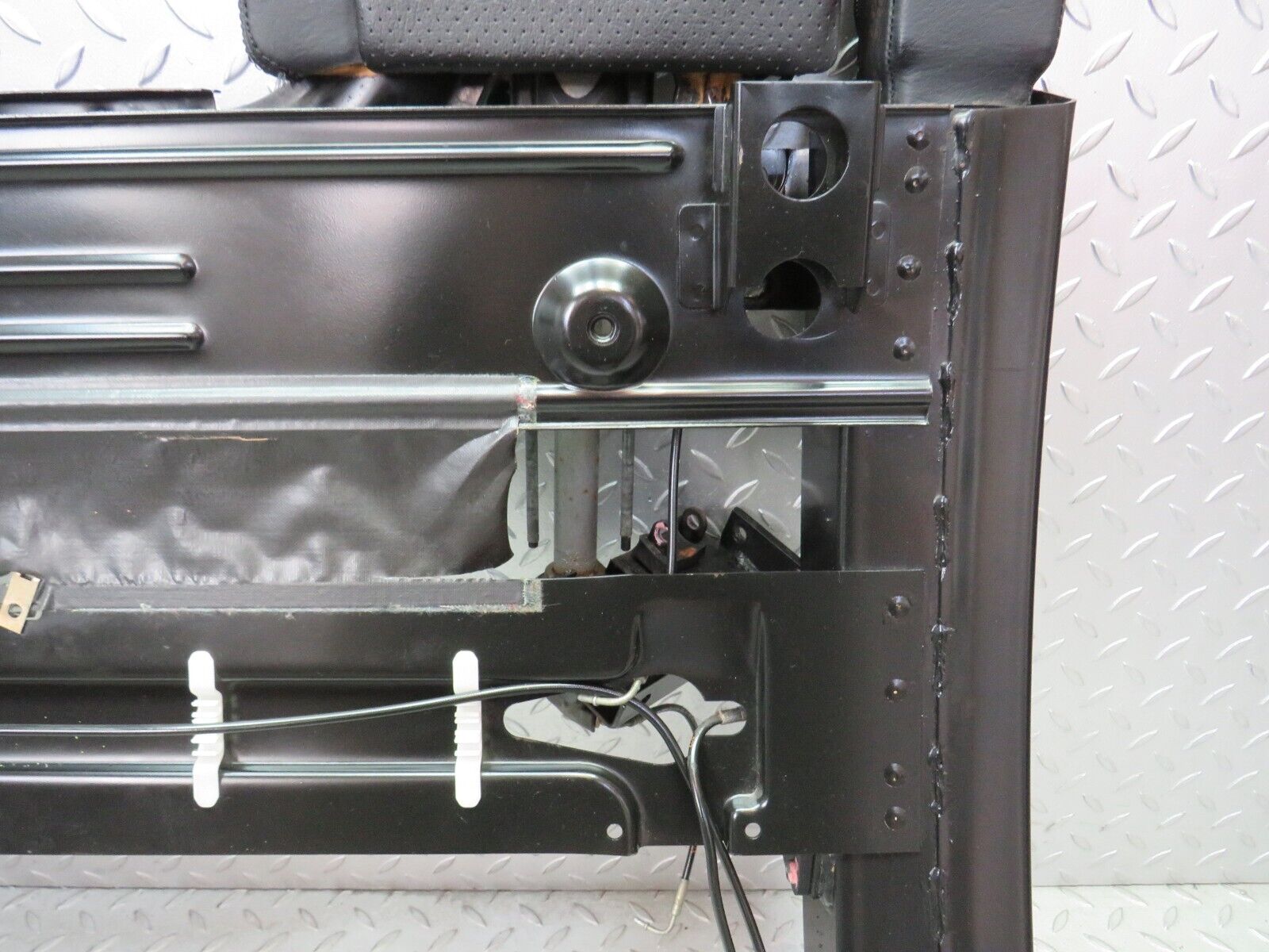 38181 Mercedes-Benz A124 320E Cabriolet Rear Headrest Complete Mechanism 1248600632 1248601032