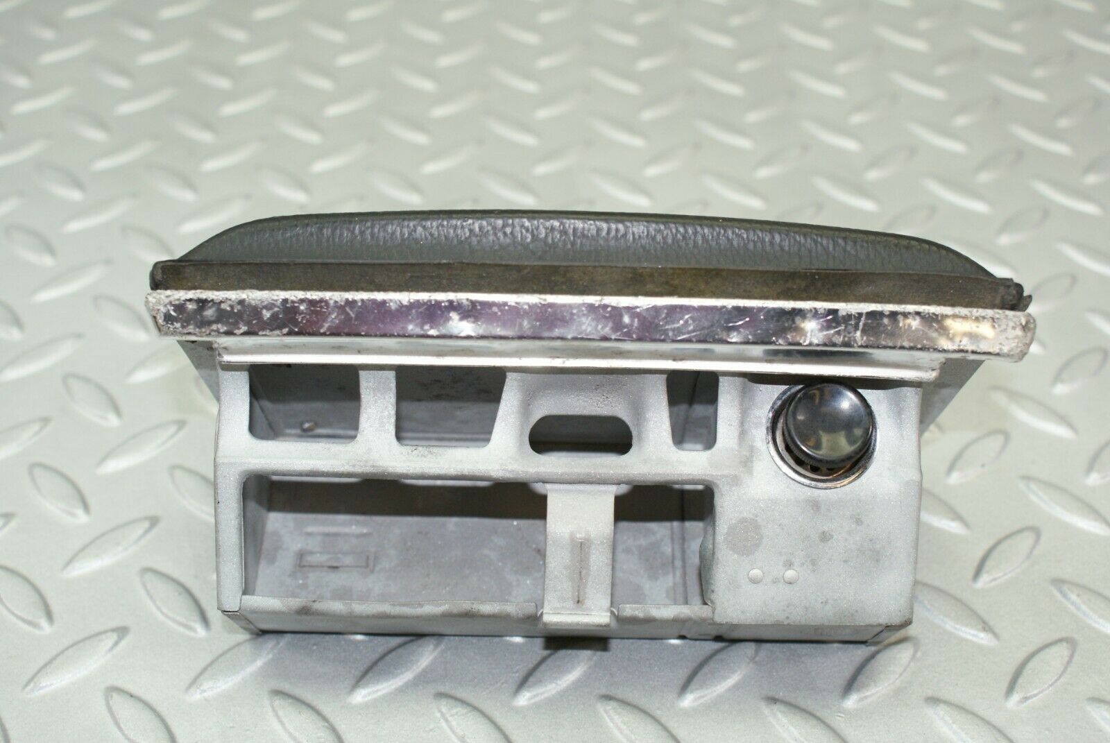 3200 Mercedes-Benz W115 220D Centre Console Ashtray
