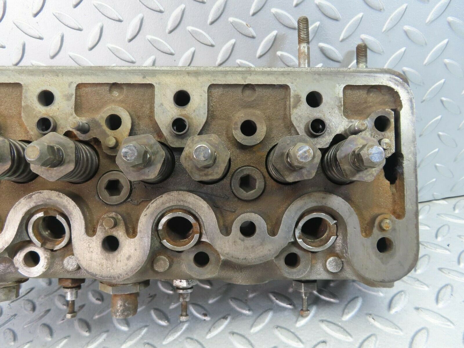 8690 Mercedes-Benz W115 Cylinder Head 6150181101