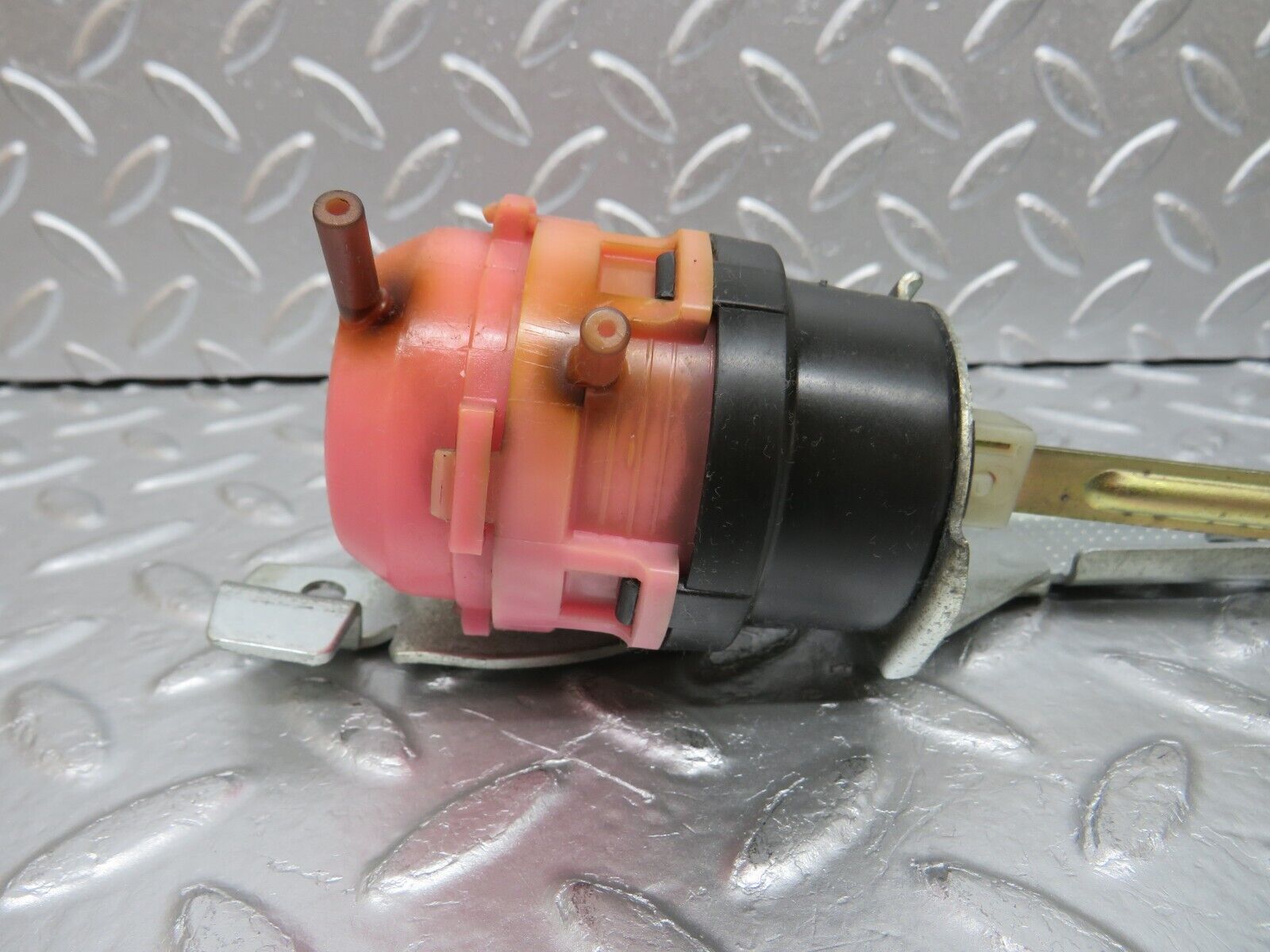 31355 Mercedes-Benz S124 220TE Wagon Heater Box Vacuum Actuator 9061820412