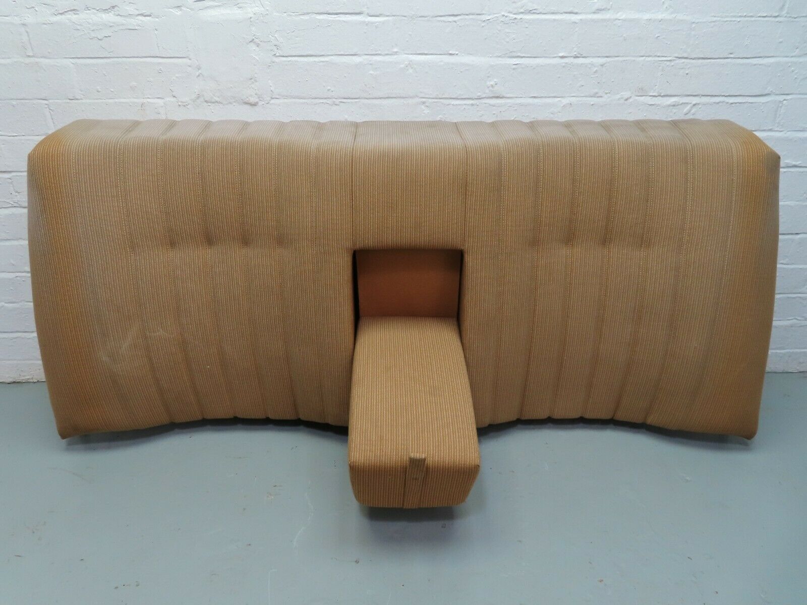 5901 Mercedes-Benz W123 200 Rear Seat
