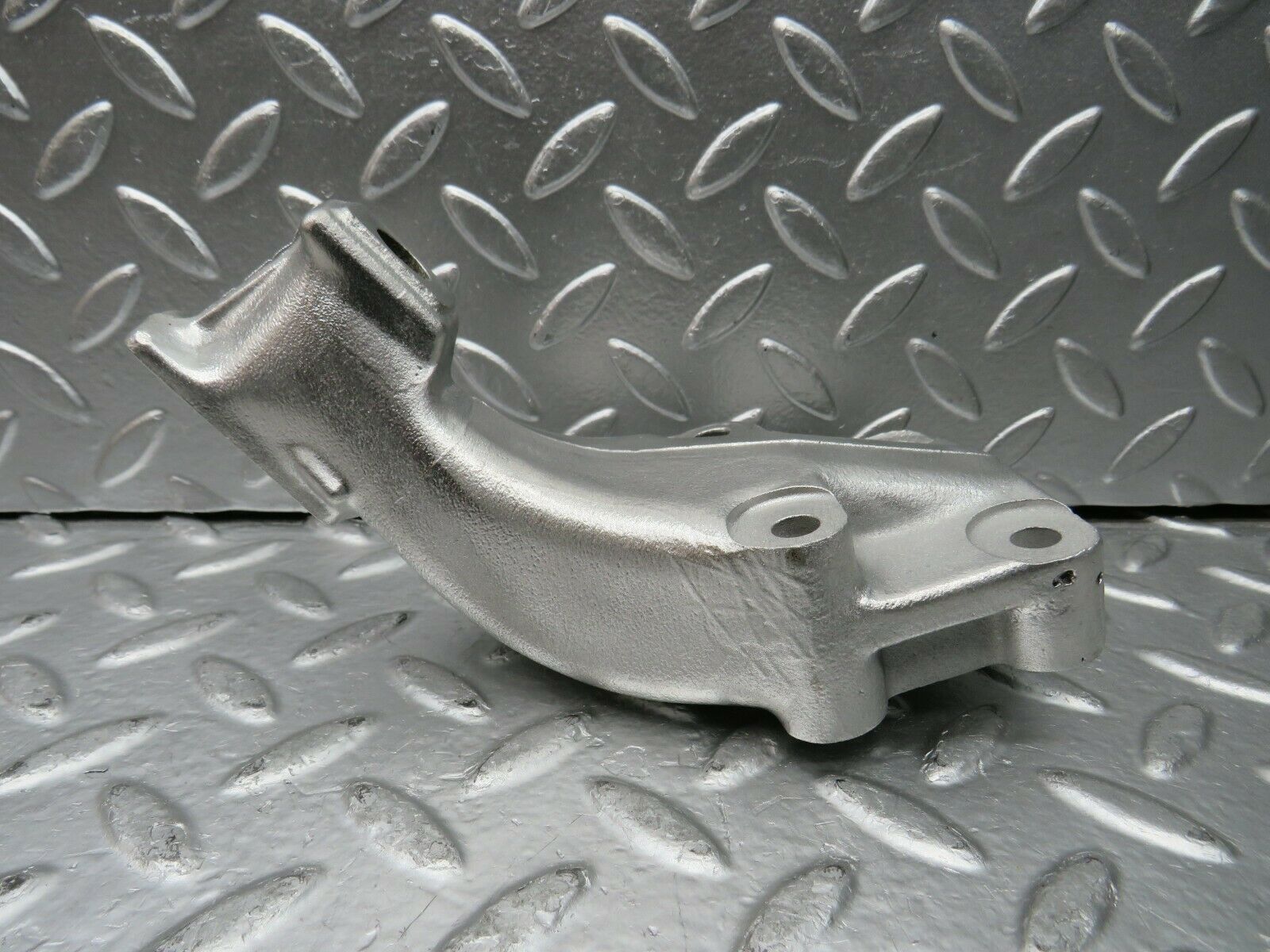 22832 Mercedes-Benz C107 450SLC Engine Mount Bracket Right Side 1162234704