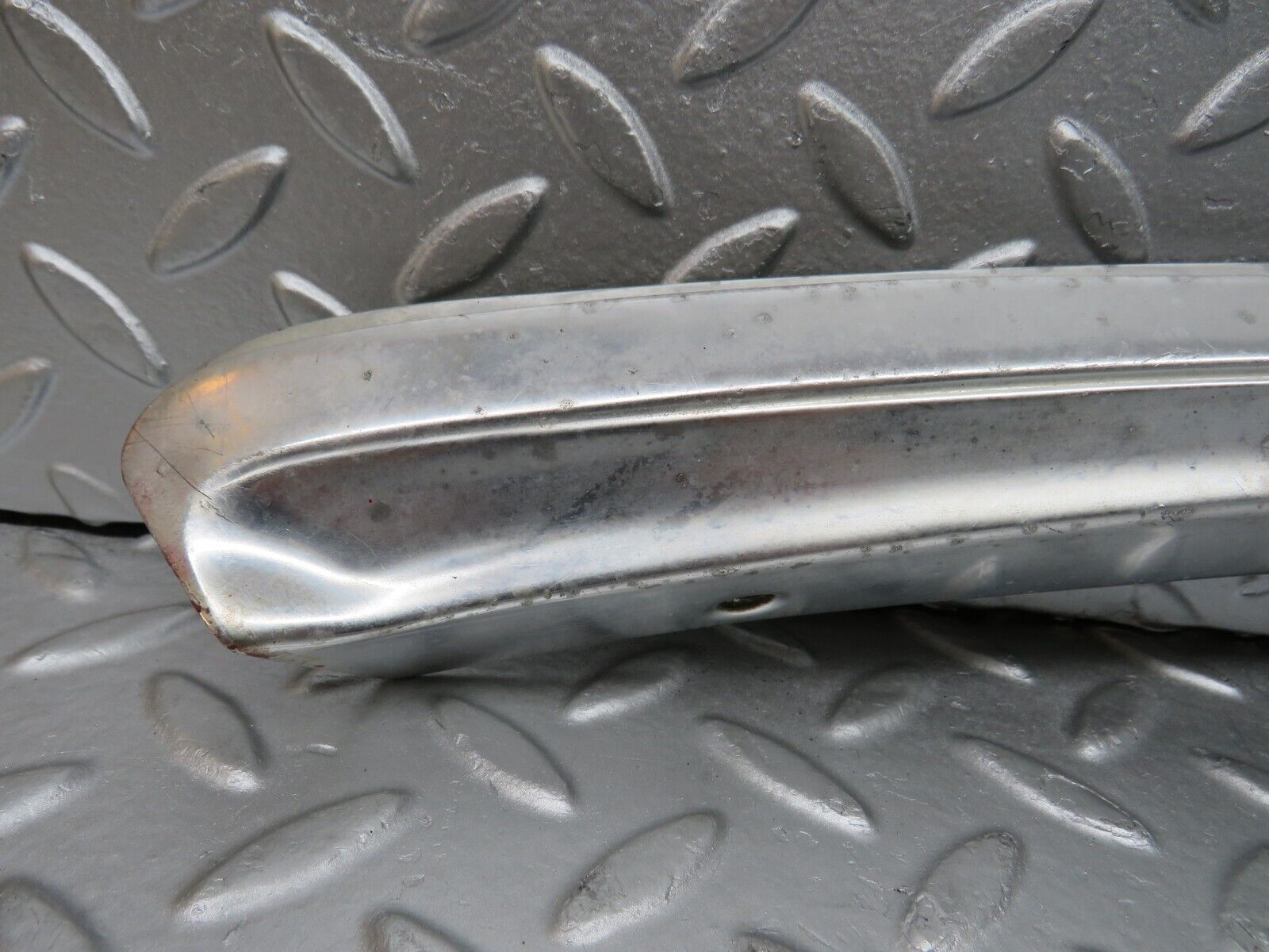 0084 Mercedes-Benz W116 350SE Roof Chrome Moulding Trim Right Side