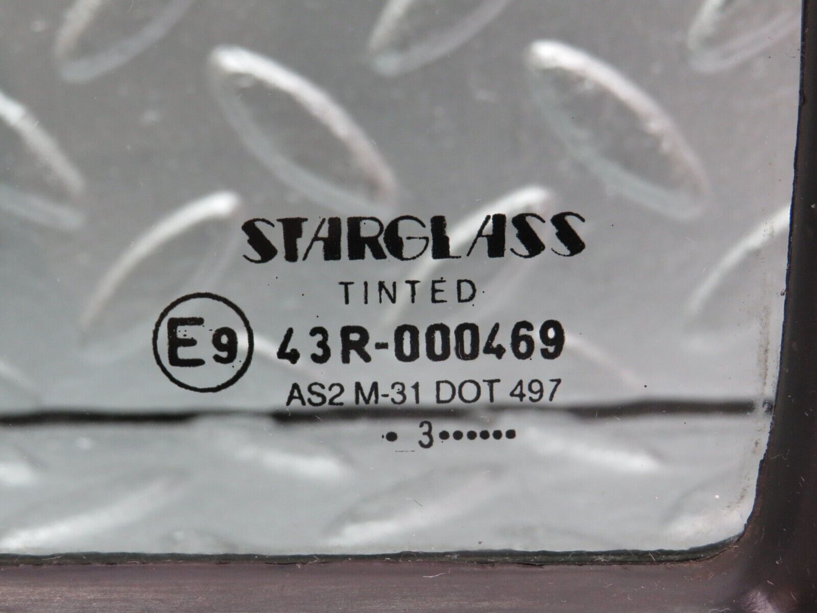 33142 Mercedes-Benz W123 Rear Right Quarter Window Glass 1237350224