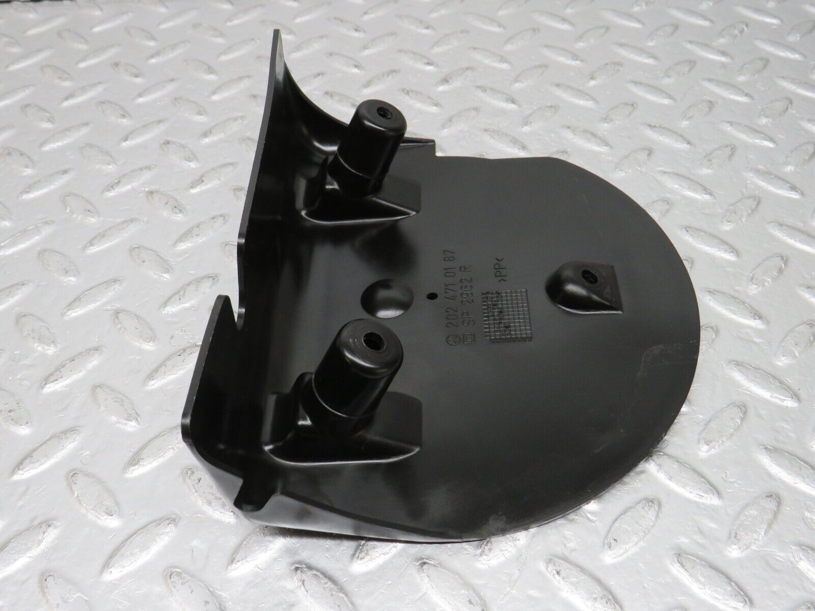 33279 Mercedes-Benz W202 C180 Fuel Tank Plastic Cover 2024710187