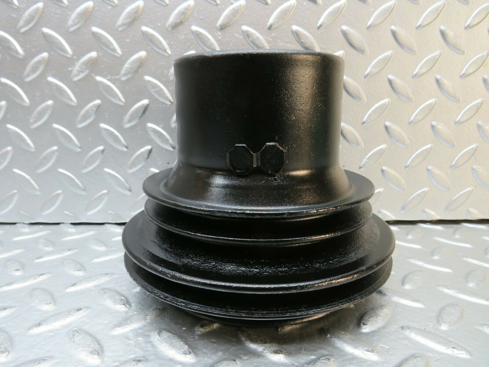 22858 Mercedes-Benz C107 450SLC Coupe Crankshaft Pulley