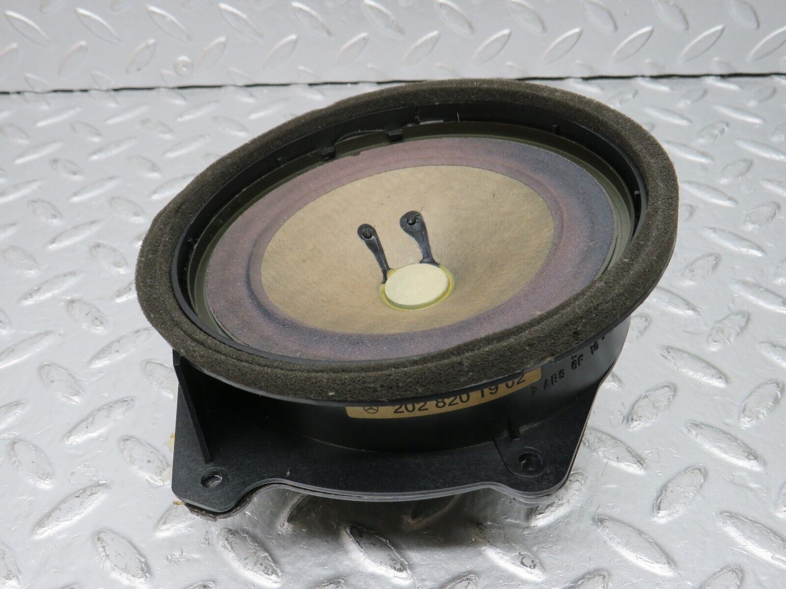 33296 Mercedes-Benz W202 C180 Front Door Loudspeaker Left 2028201902