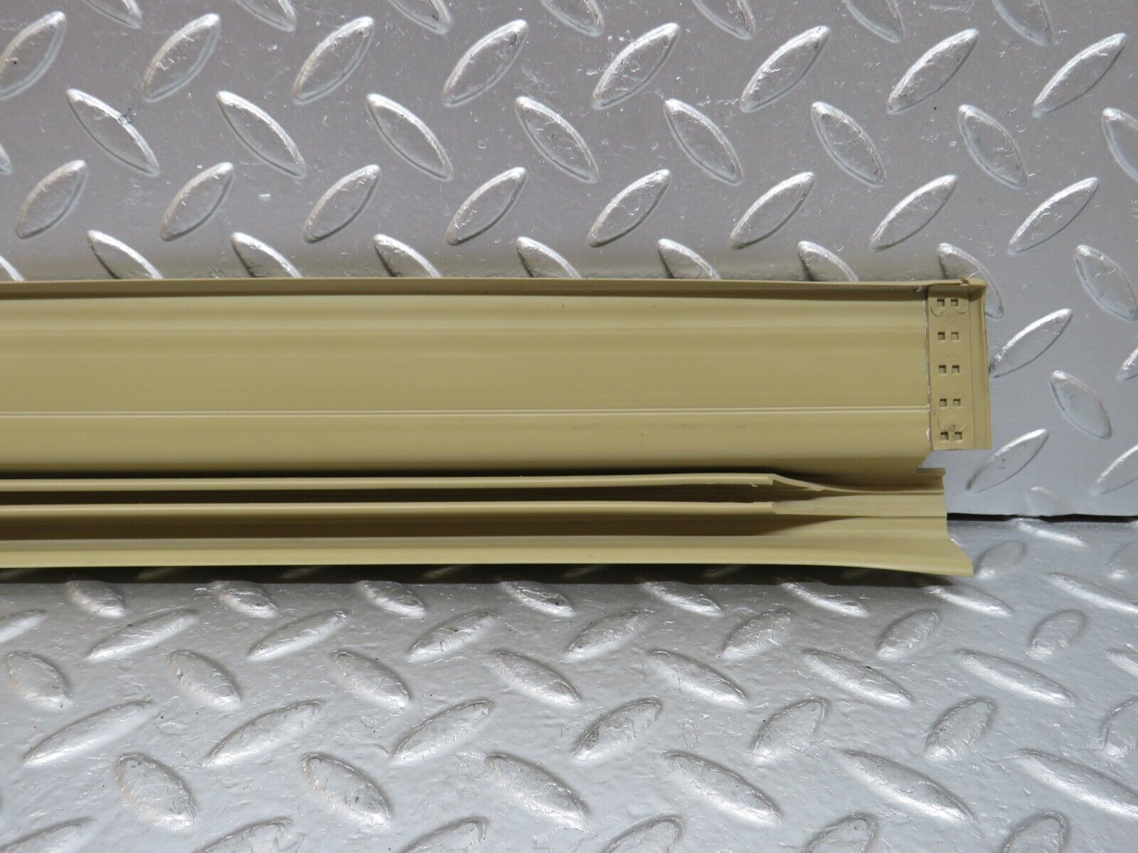 29276 Mercedes-Benz W124 230E Front Right Door Sill Trim