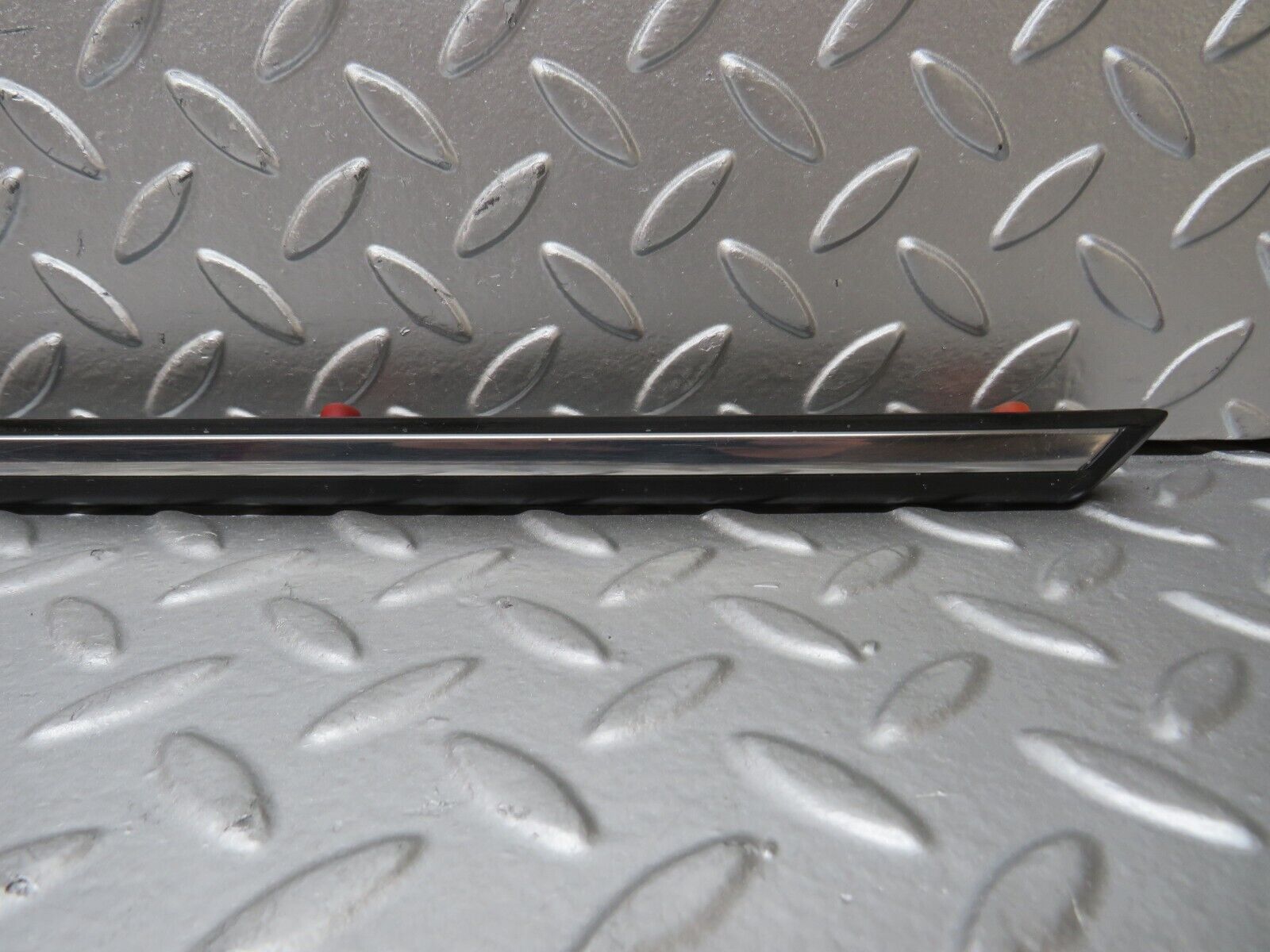 27892 Mercedes-Benz W123 280E Rear Right Door Centre Moulding Trim