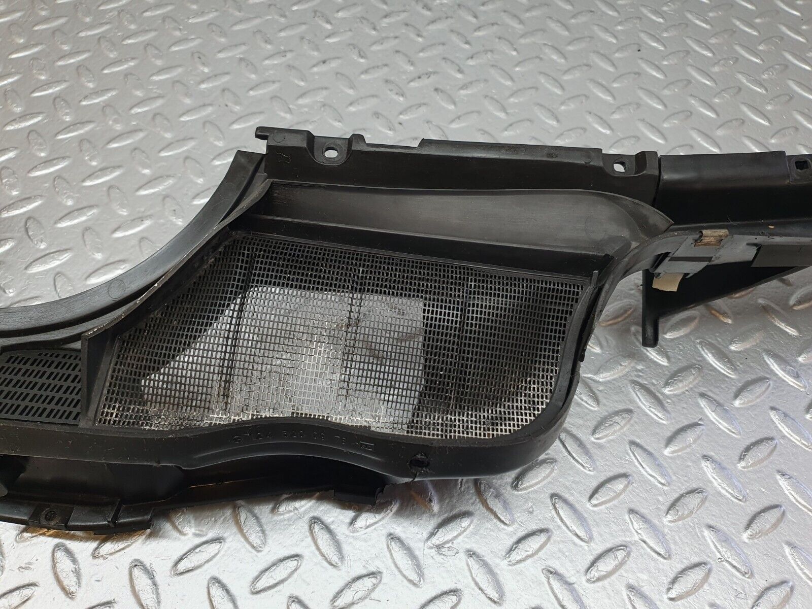 41454 Mercedes-Benz W124 200E Wiper Mechanism Cover Panel 1246280067 1246283707 1246202667 1246200978