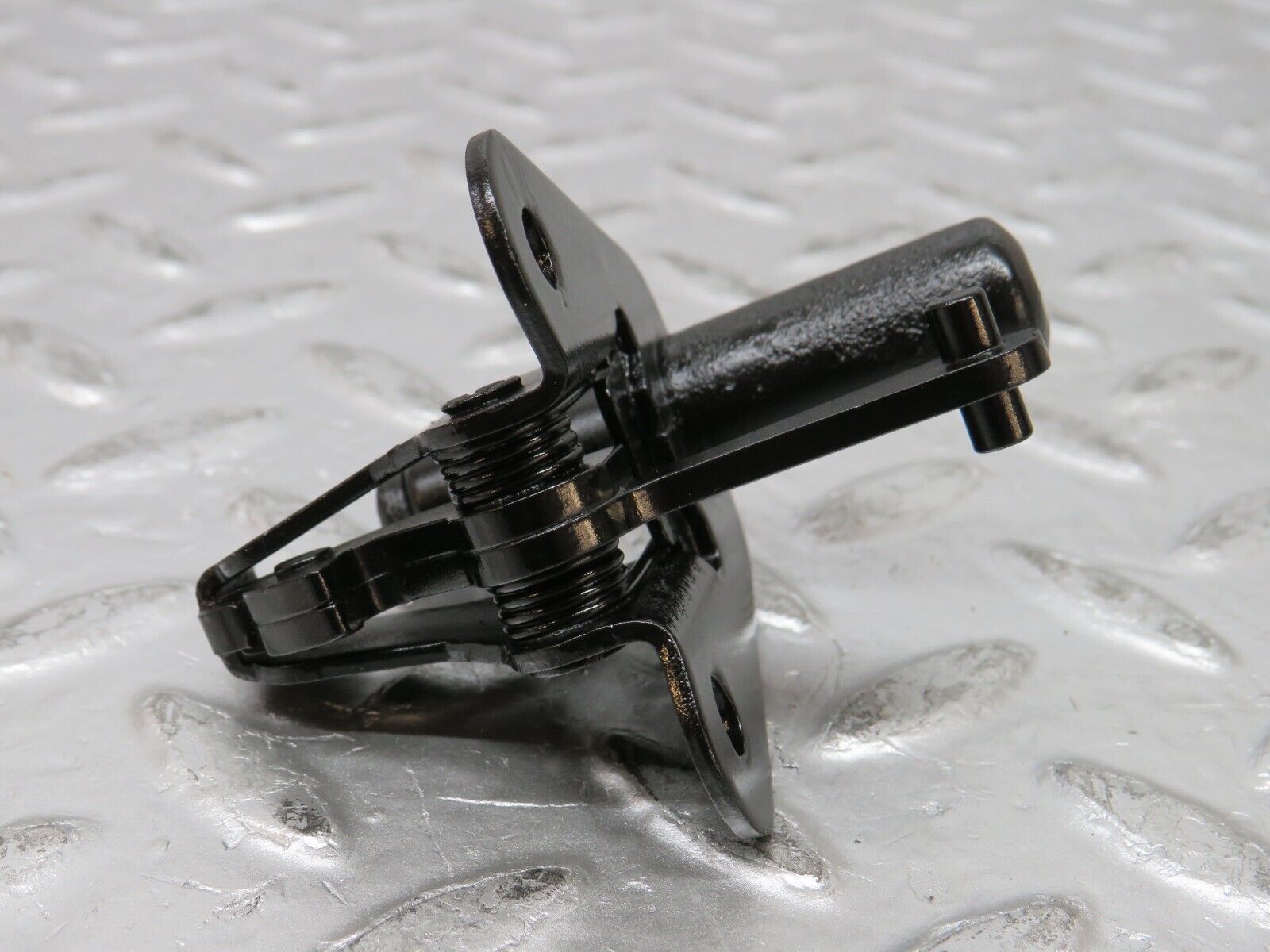 31776 Mercedes-Benz W201 190LE 1.8L Bonnet Lock Latch 2018800860