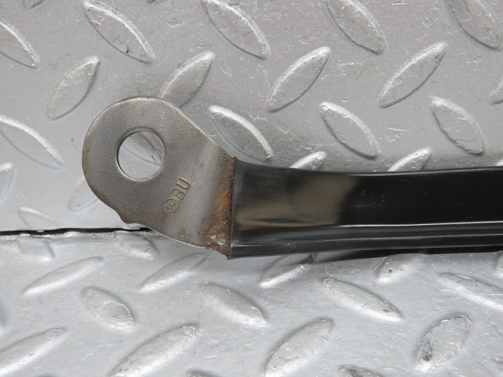 36304 Mercedes-Benz W126 420SE Seat Belt Runner