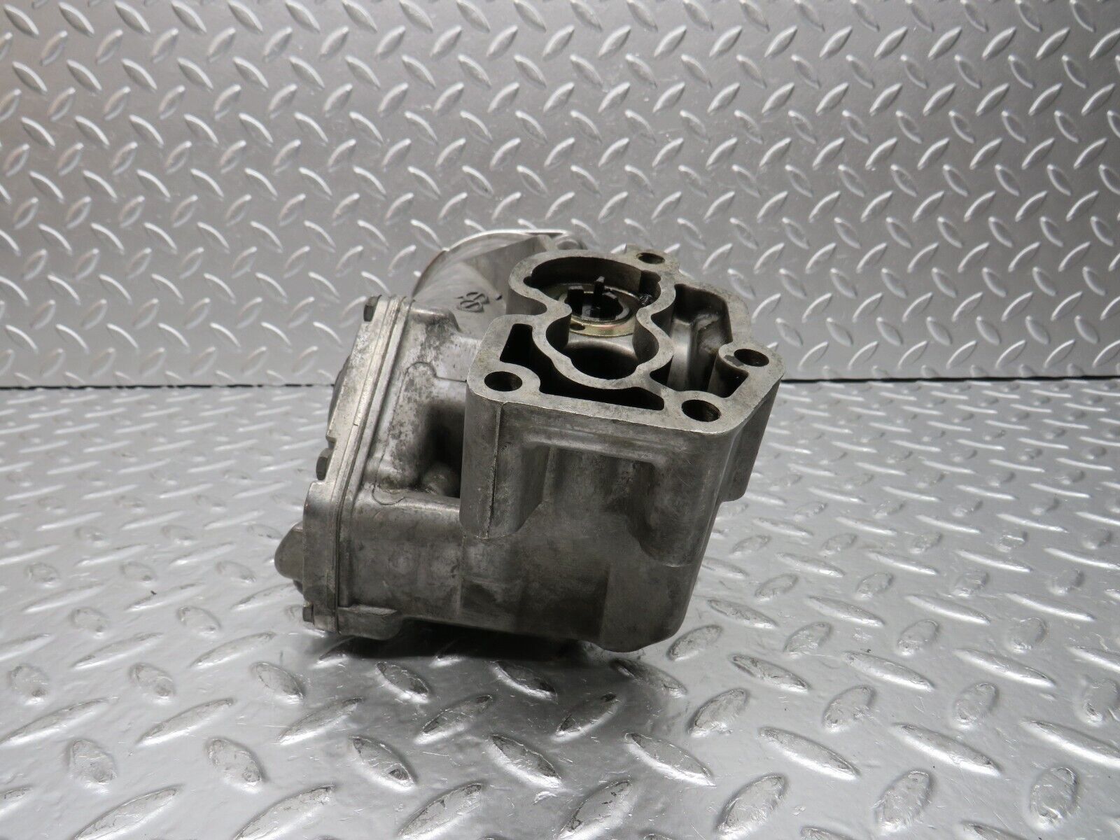 31099 Mercedes-Benz W123 240D Oil Filter Housing 6151840102 6171840125