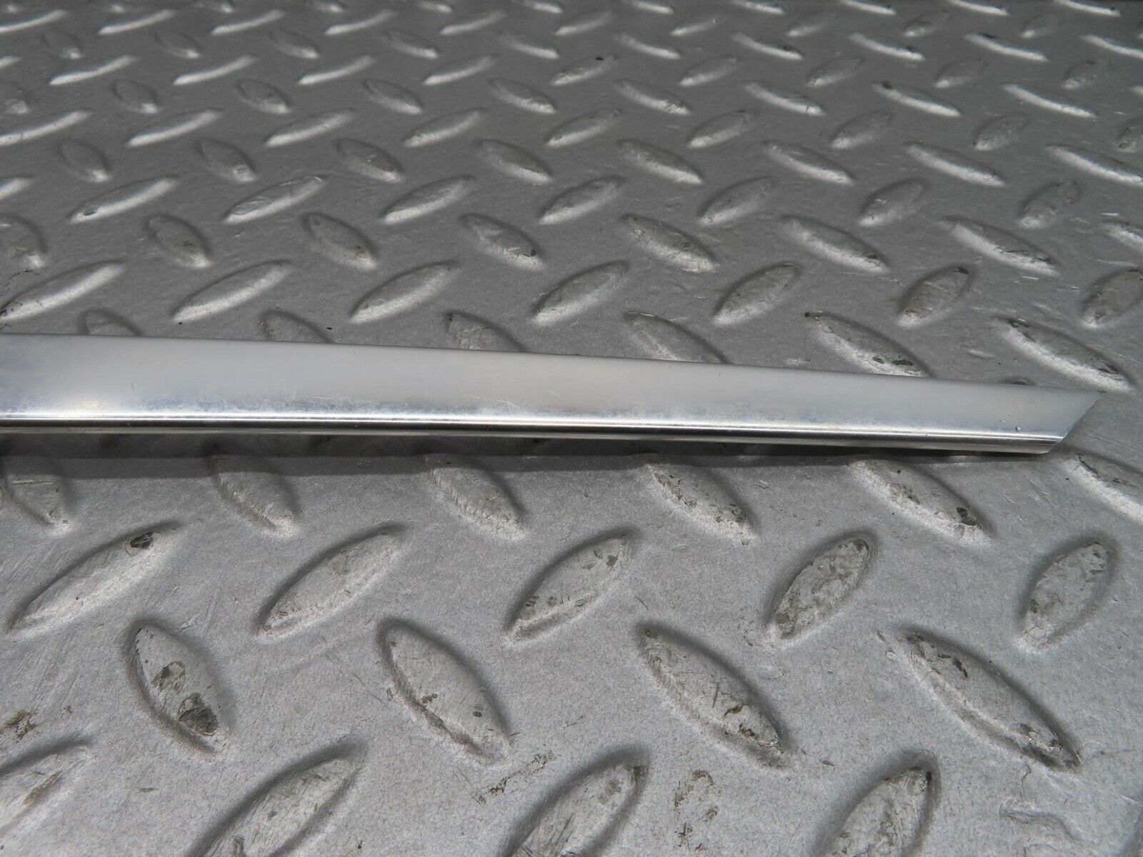 13598 Mercedes-Benz W123 200 Front Right Door Window Chrome Frame