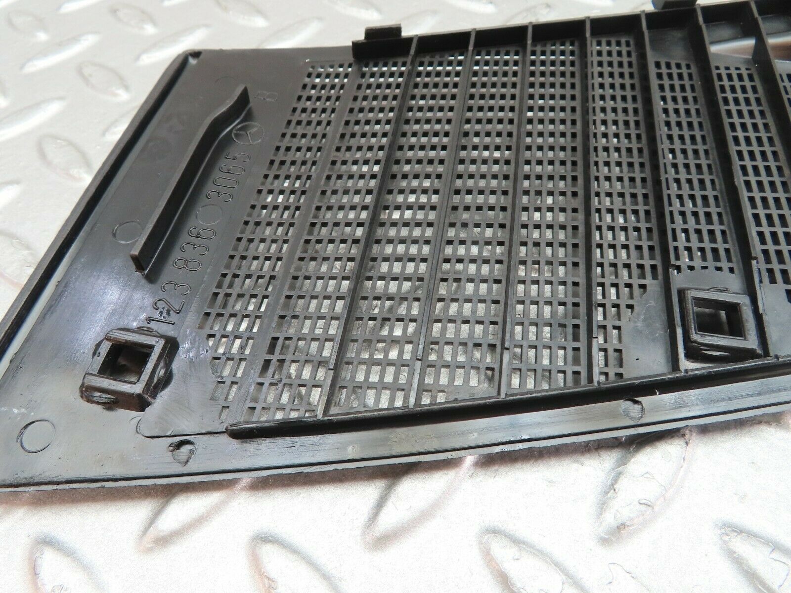 9577 Mercedes-Benz C123 280CE Coupe Air Intake Grill Right Side 1238363065