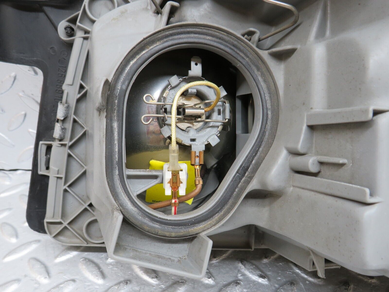 36377 Mercedes-Benz W126 420SE Headlight Bosch Right 1305235092 1305620454