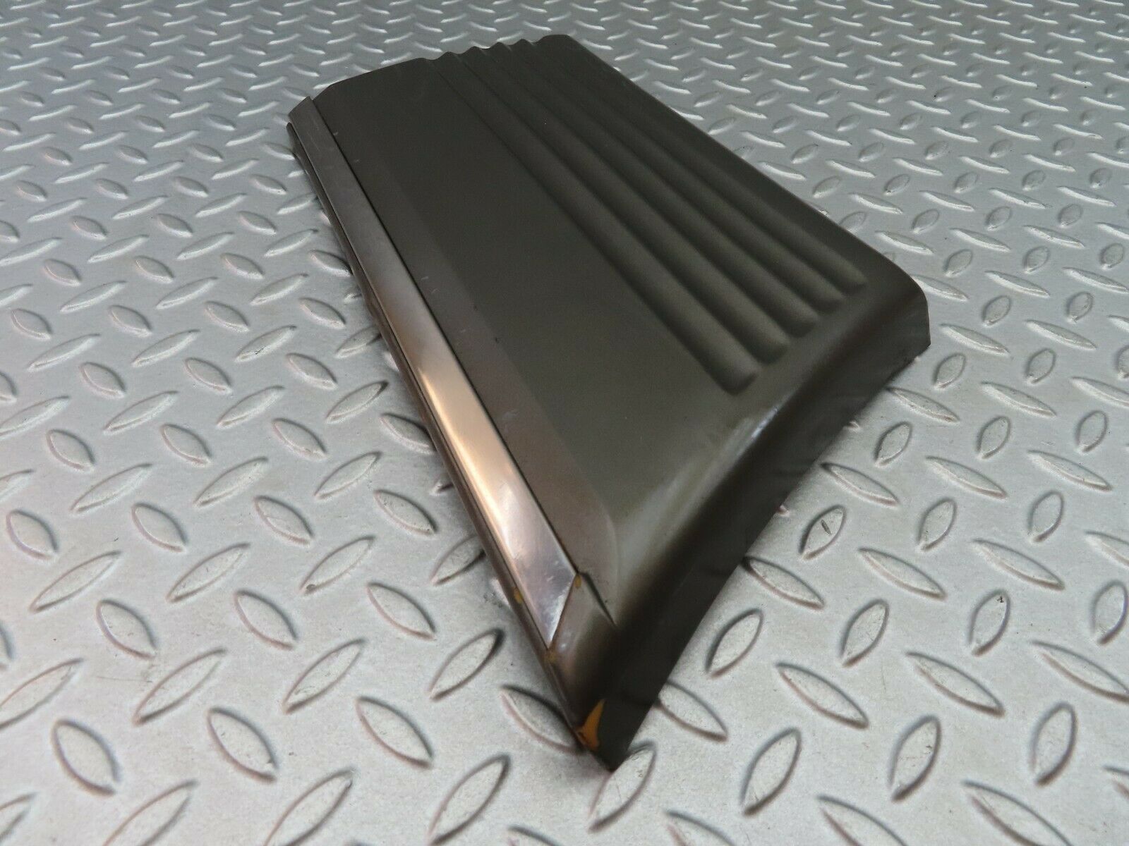 6082 Mercedes-Benz W126 380SE Front Left Fender Wing Moulding Trim 1266902140