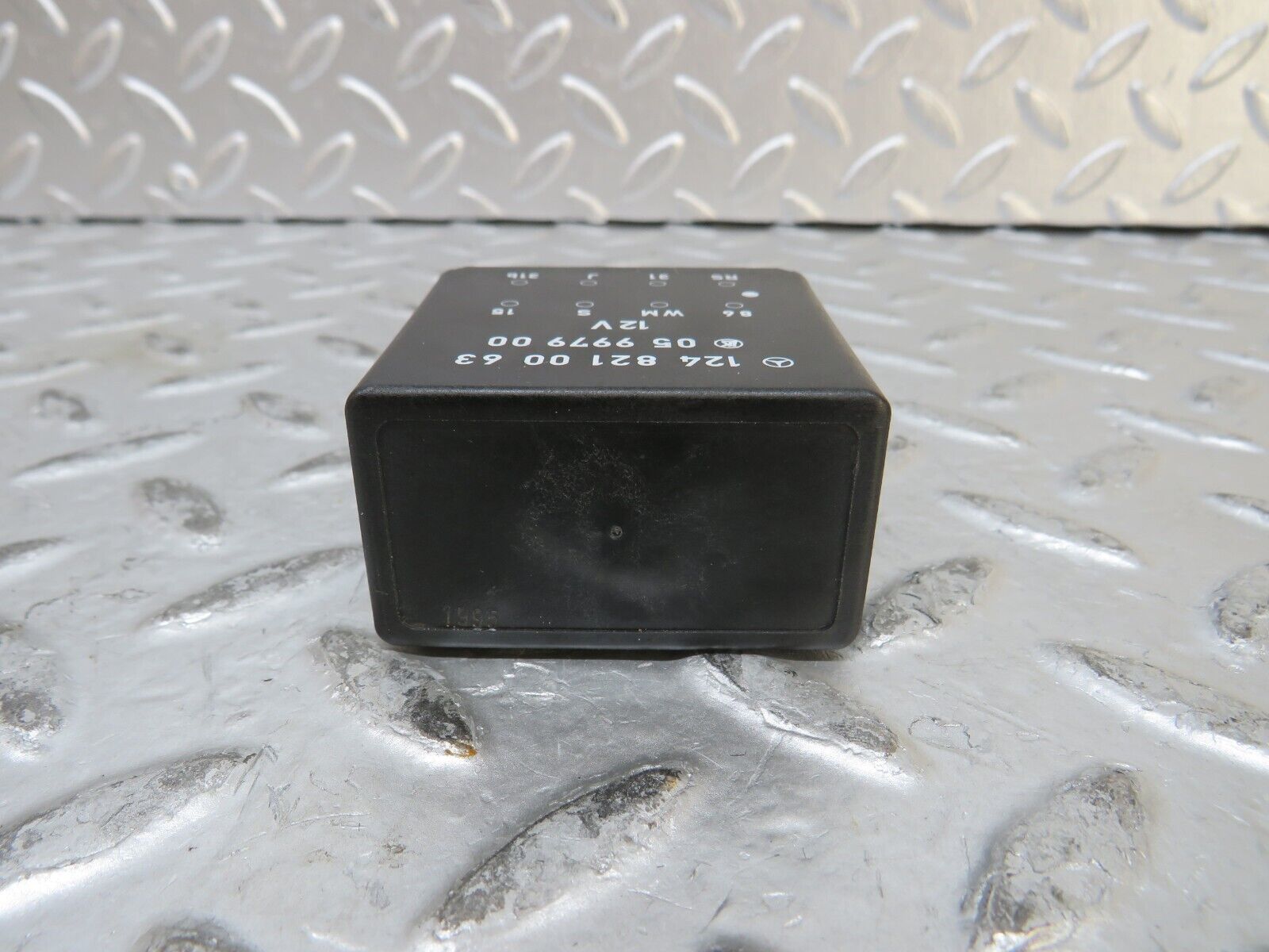 27546 Mercedes-Benz S124 300TE Wagon Rear Windscreen Wiper Relay 1248210063