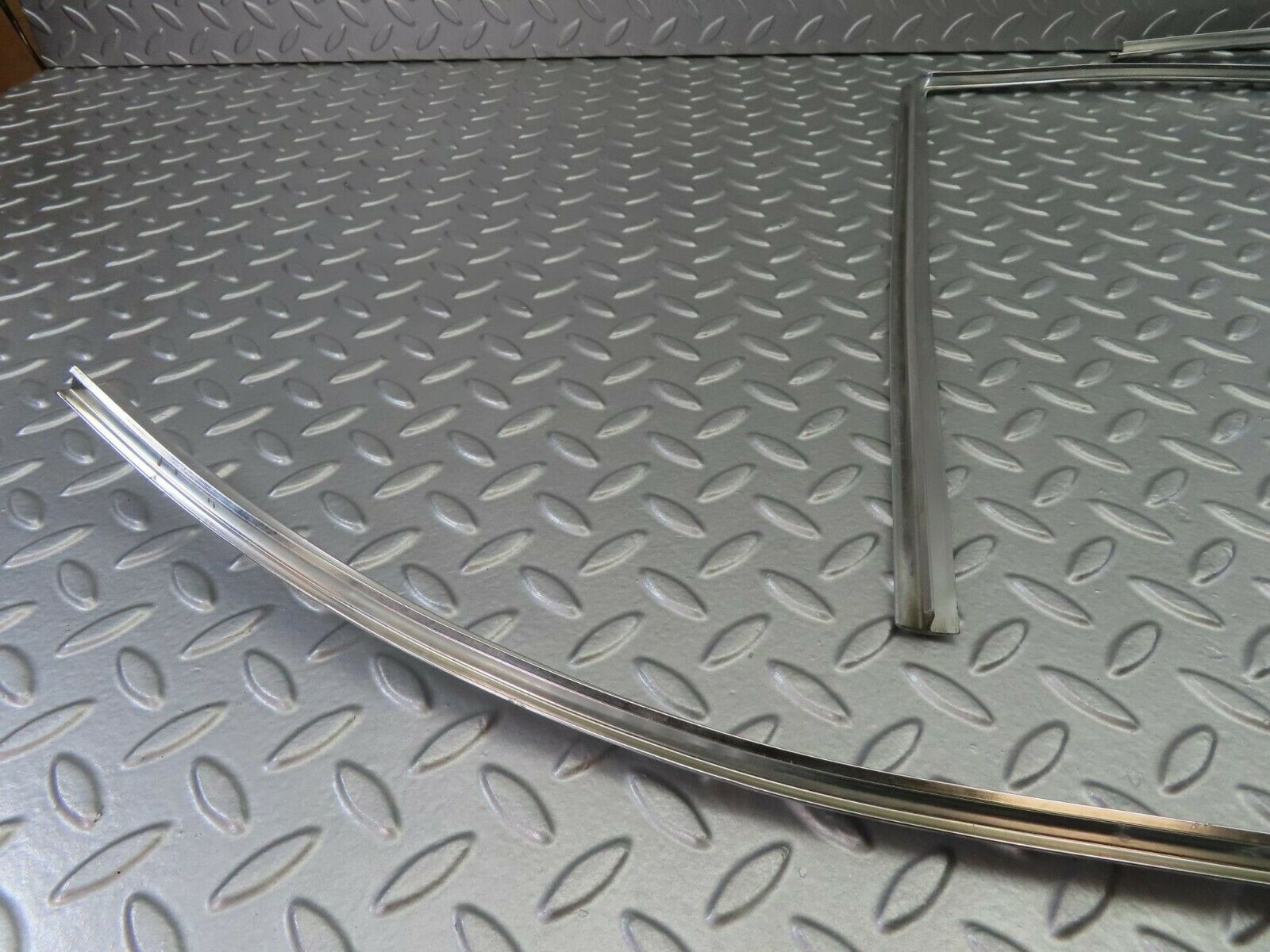 9851 Mercedes-Benz C123 280CE Coupe Front Windscreen Chrome Frame