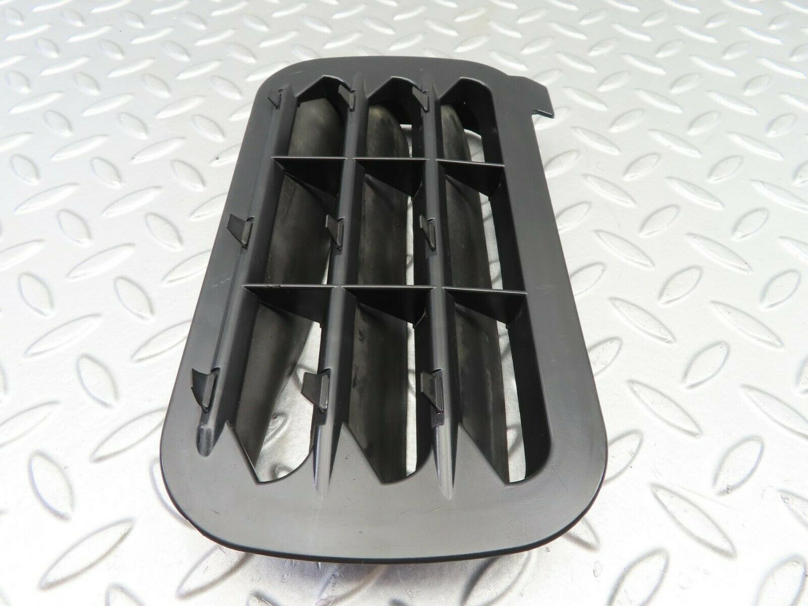 6743 Mercedes-Benz S124 E220 Wagon Rear Air Intake Vent 1248370230