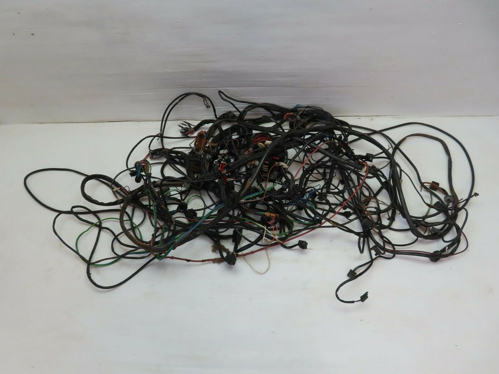 10937 Mercedes-Benz W123 230E Engine Chassis Body Wire Wiring Harness