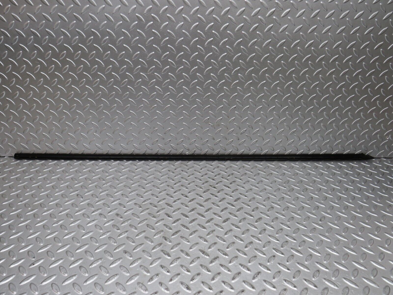 29001 Mercedes-Benz C124 320CE Coupe Front Right Door Chrome Trim