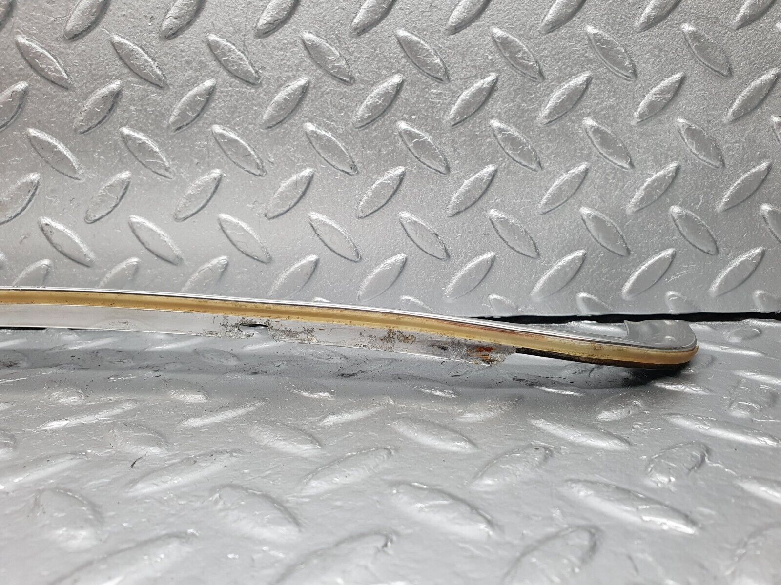 41296 Mercedes-Benz W126 300SE Front Windscreen Top Chrome Frame Trim