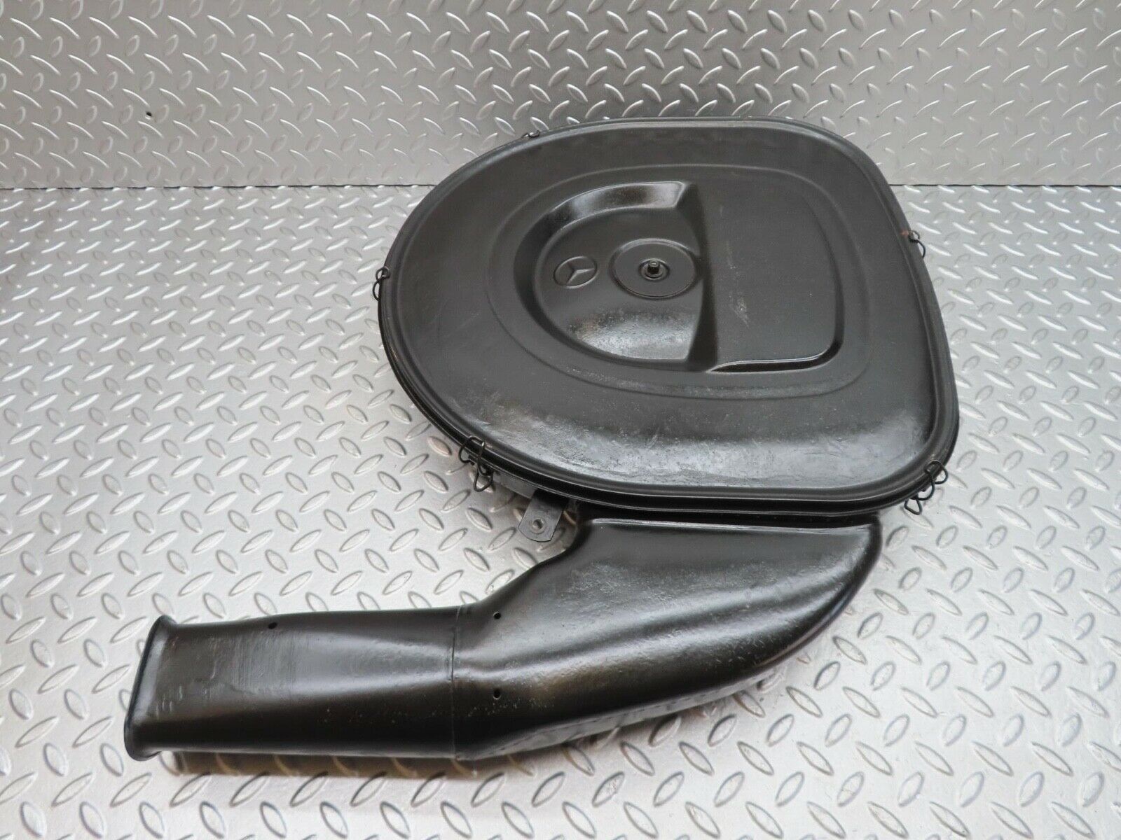 14190 Mercedes-Benz W116 350SE Air Filter Box Housing 0080948902