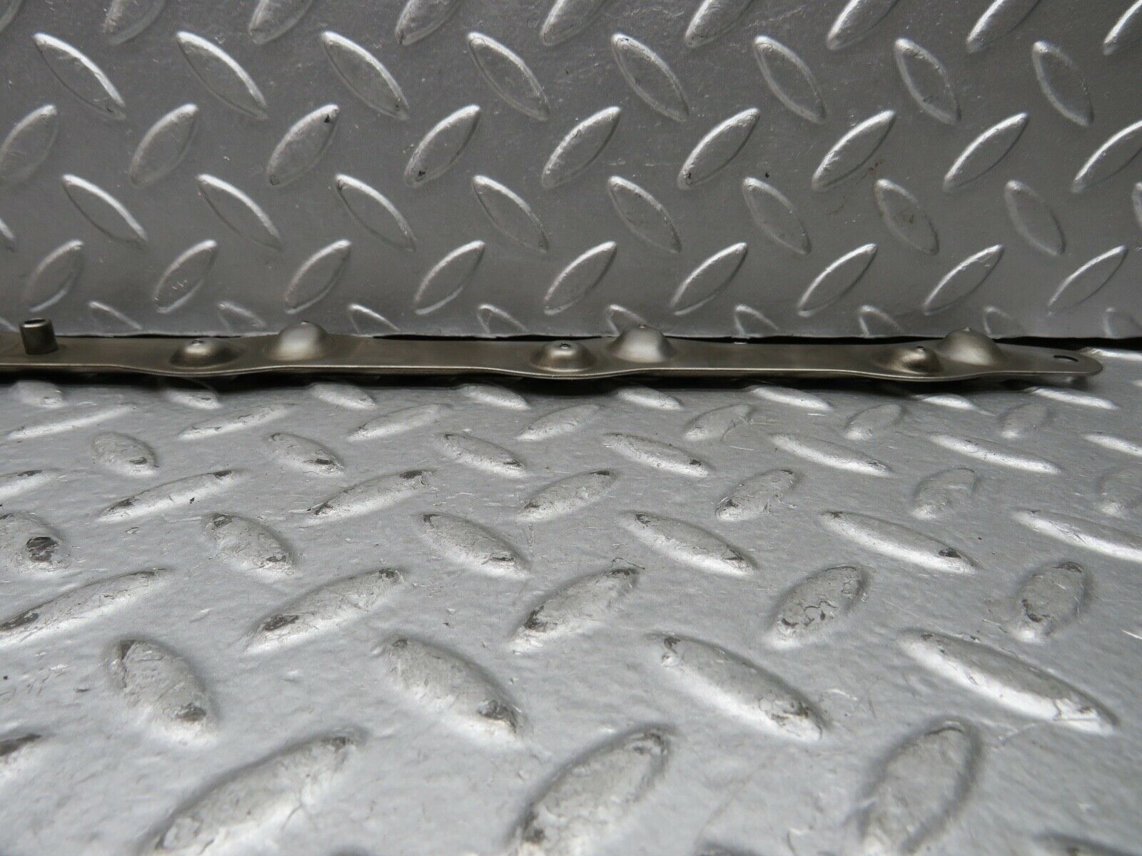 21753 Mercedes-Benz W126 300SE Camshaft Oil Tube