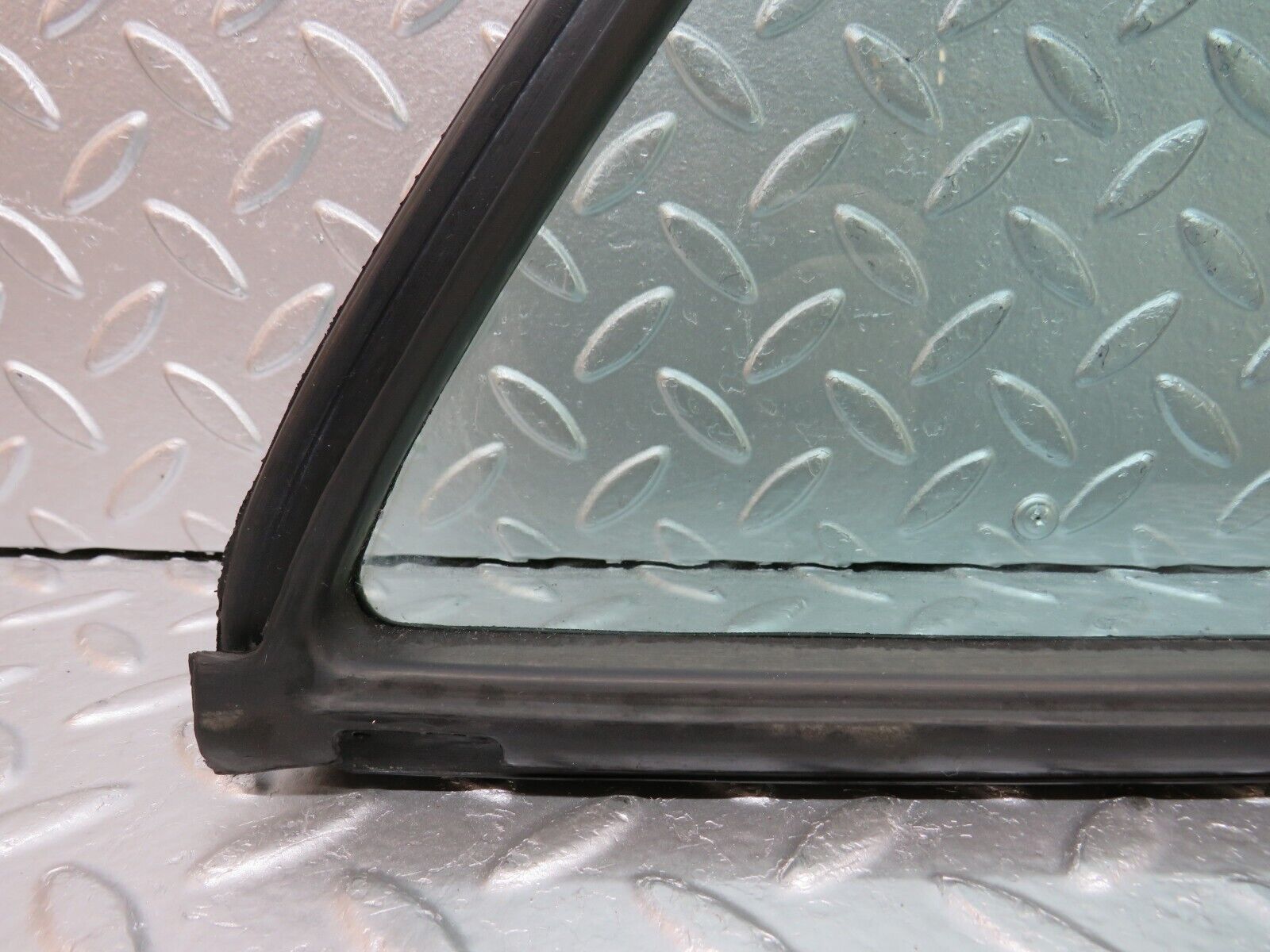 0626 Mercedes-Benz W123 230E Right Rear Door Quarter Glass 1237350224