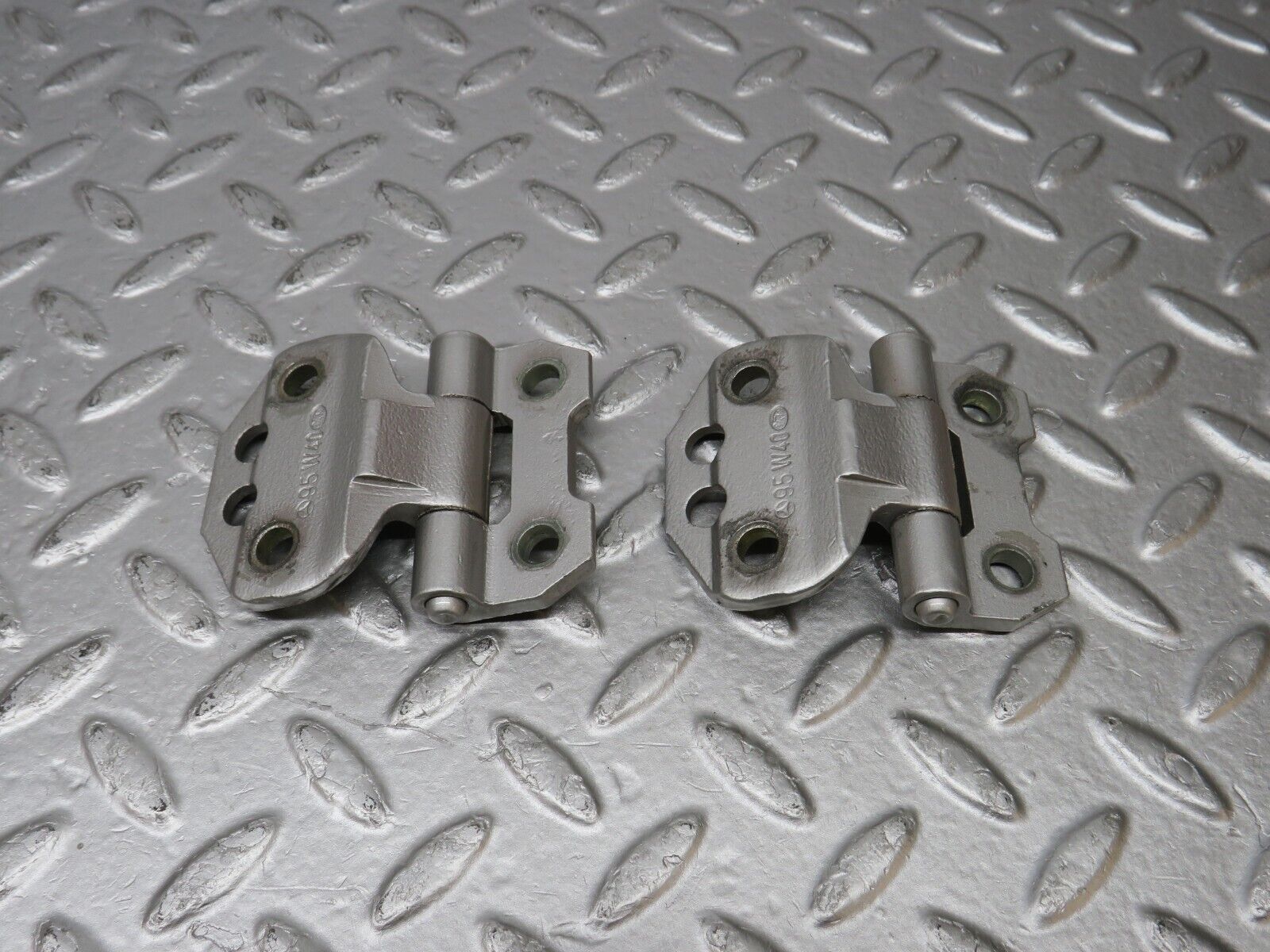 39509 Mercedes-Benz R129 320SL Coupe Door Hinge Left Side