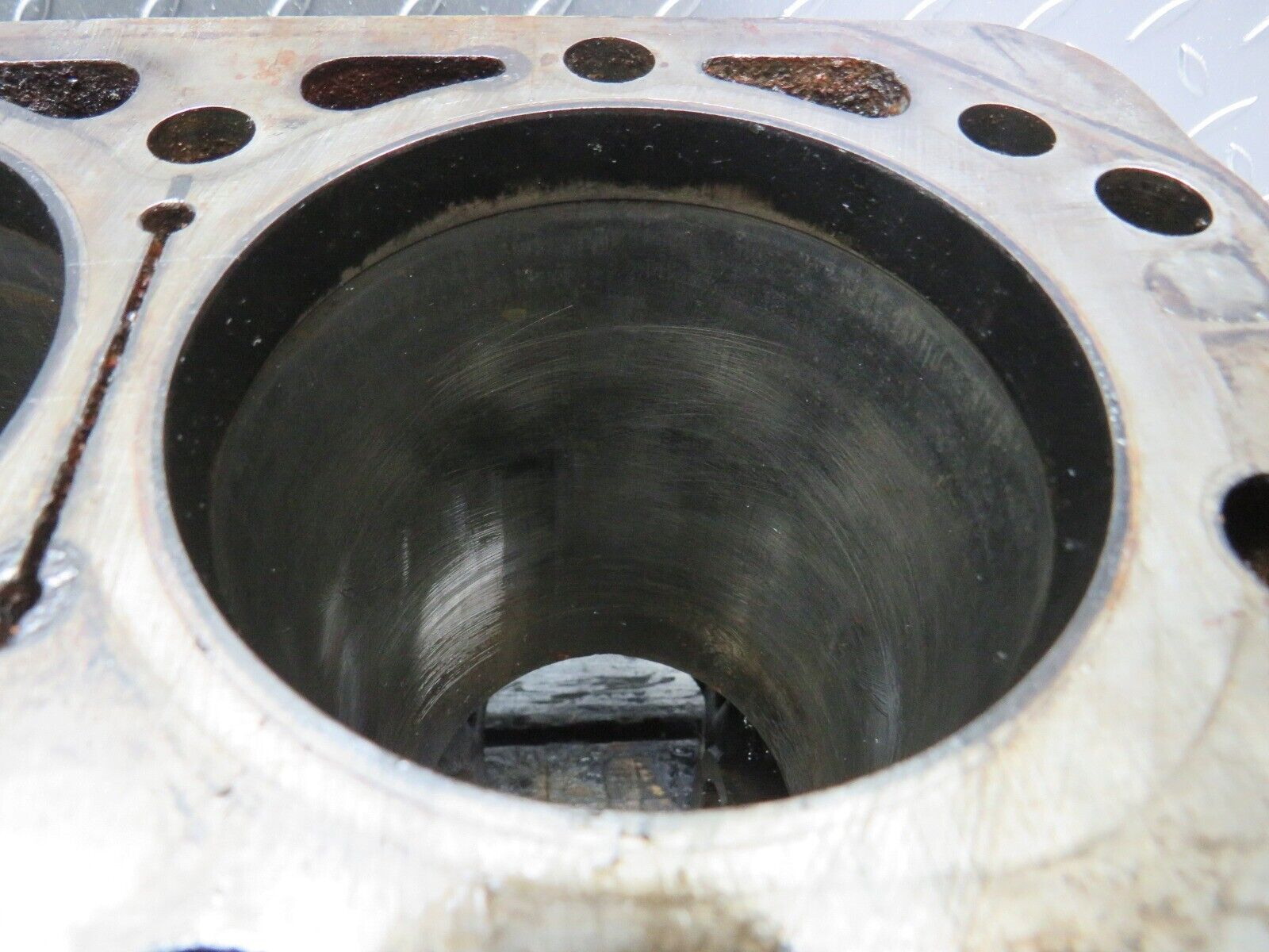 32941 Mercedes-Benz W123 300D Engine Block 617.912 6170110901