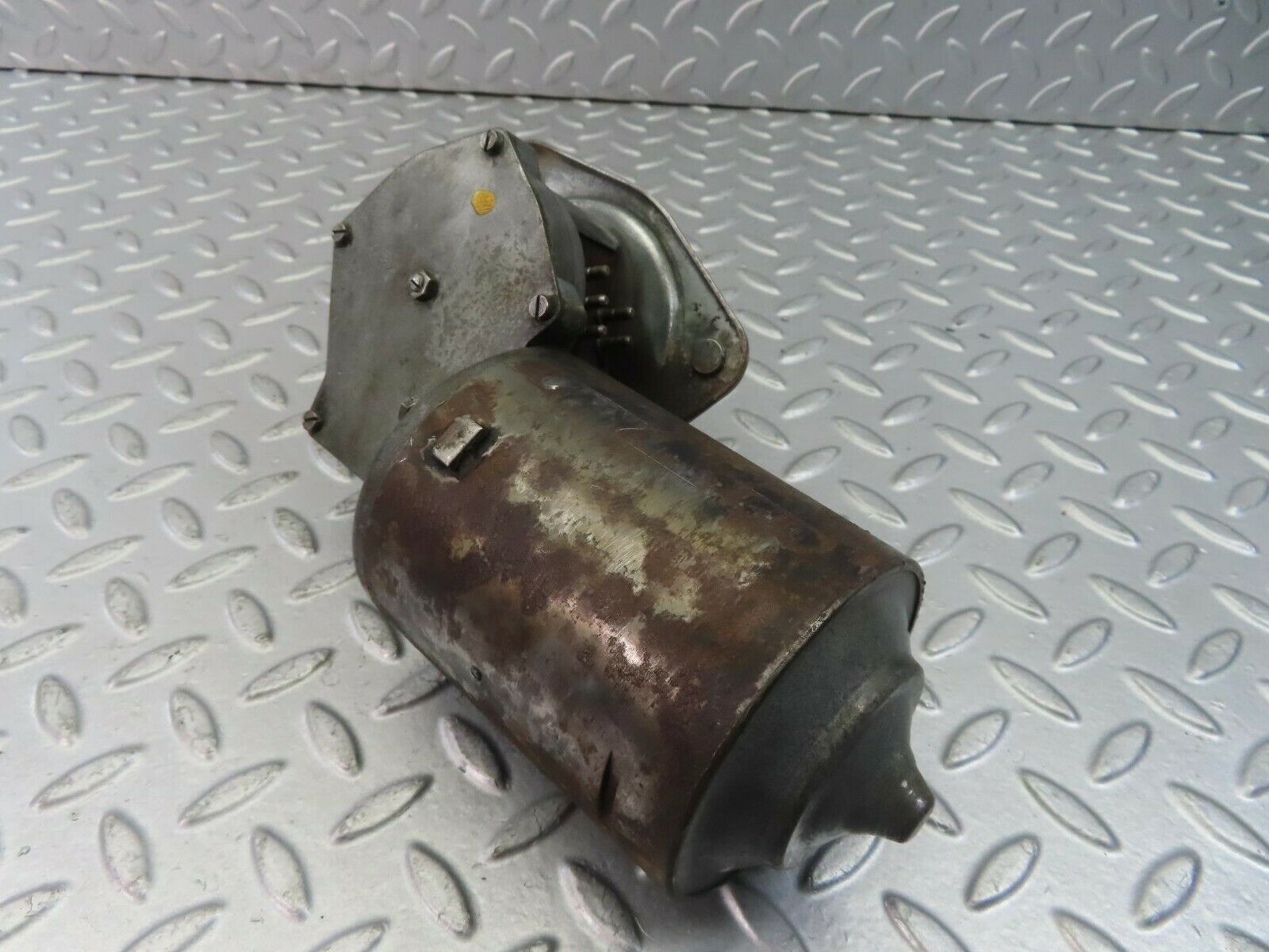 8964 Mercedes-Benz W115 Wiper Motor Bosch