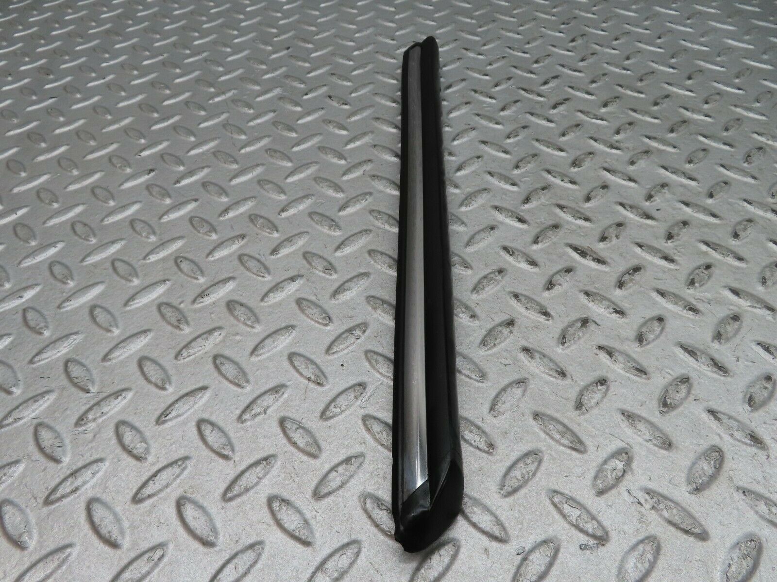 17891 Mercedes-Benz W116 450SEL Front Left Fender Wing Centre Chrome Trim