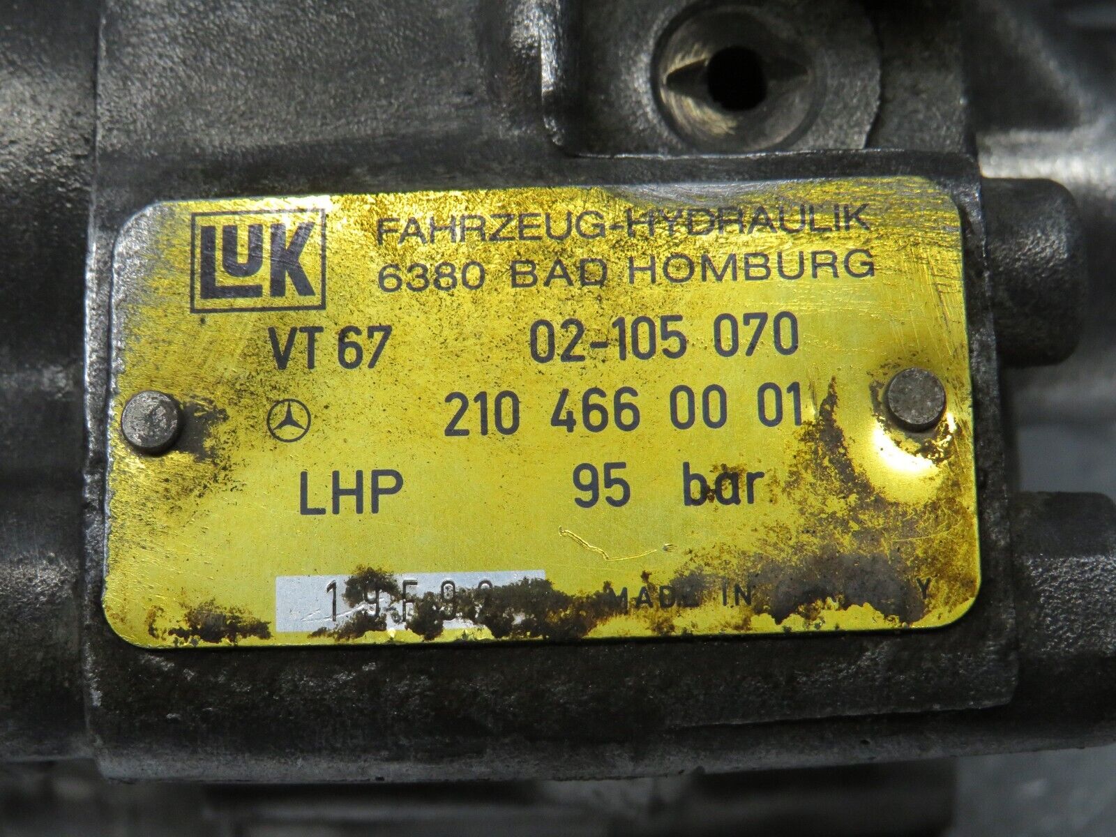 30453 Mercedes-Benz W124 230E Power Steering Pump 2104660001