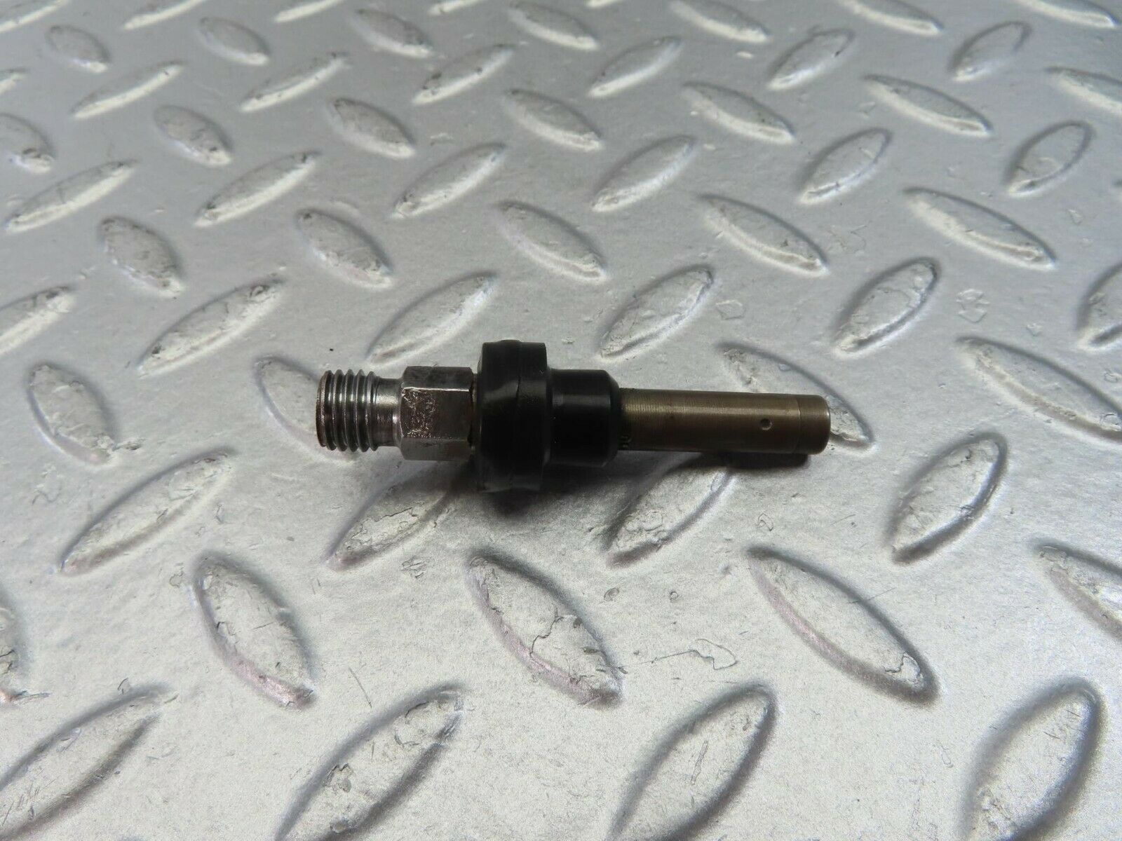 10792 Mercedes-Benz W123 230E Fuel Injector Bosch 0437502010