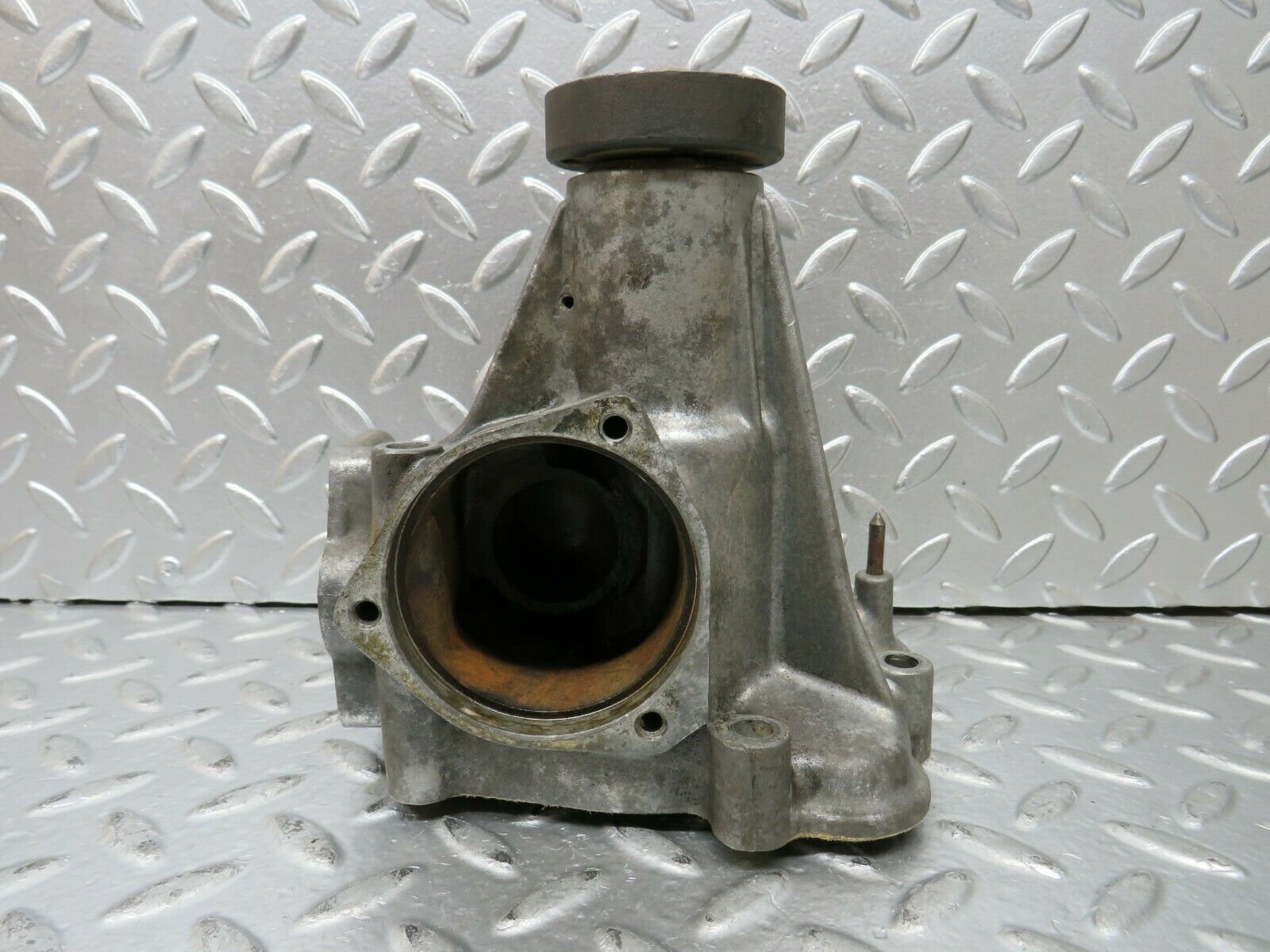 23303 Mercedes-Benz W116 350SE Water Pump 1172010201