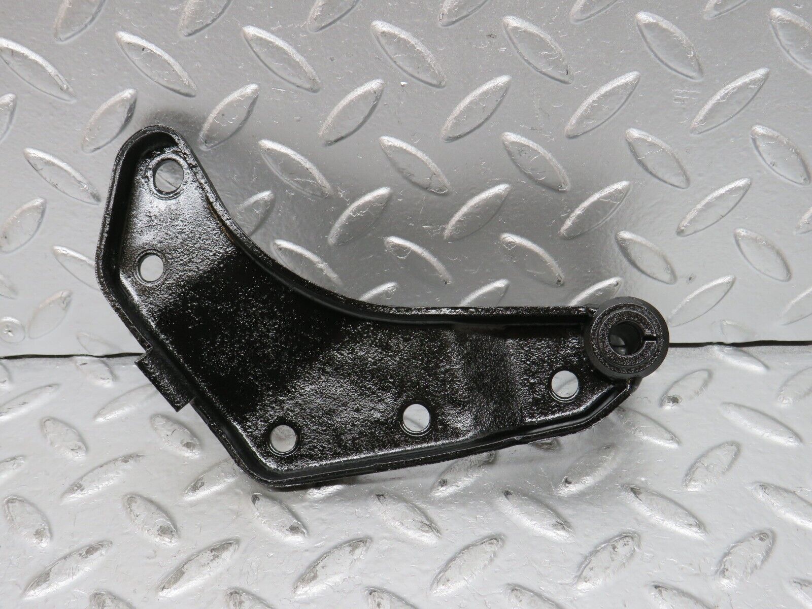 32128 Mercedes-Benz W123 230E Alternator Generator Bracket