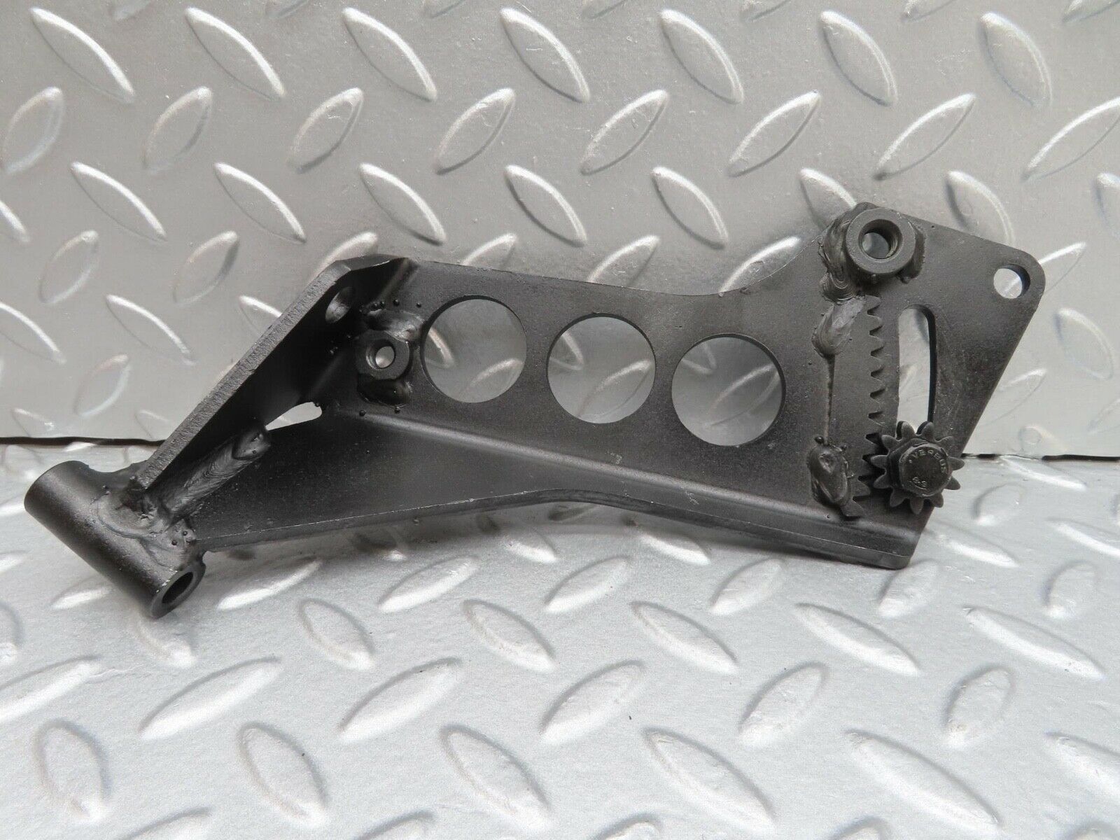 15972 Mercedes-Benz W123 280E Power Steering Pump Bracket