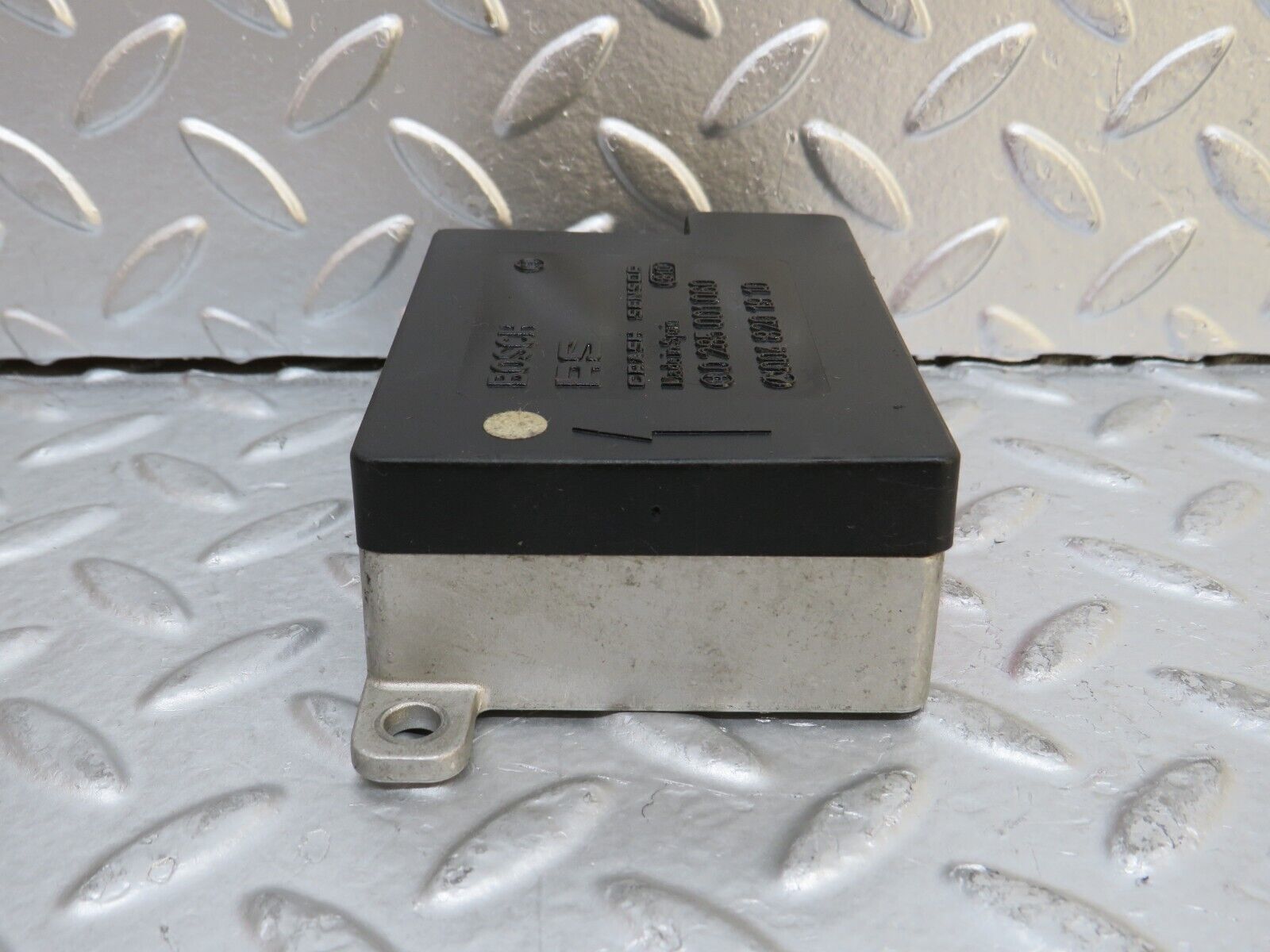 29436 Mercedes-Benz W124 230E Crash Sensor 0048201910 0285001060