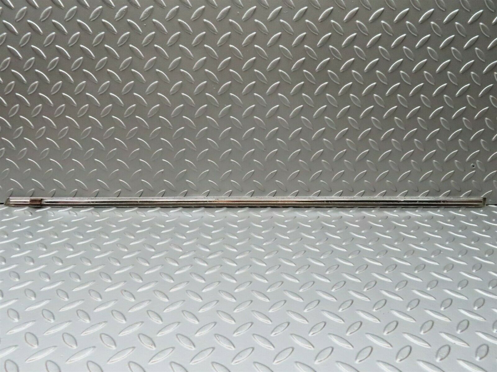 3742 Mercedes-Benz S123 200T Wagon Front Right Door Chrome Moulding Trim