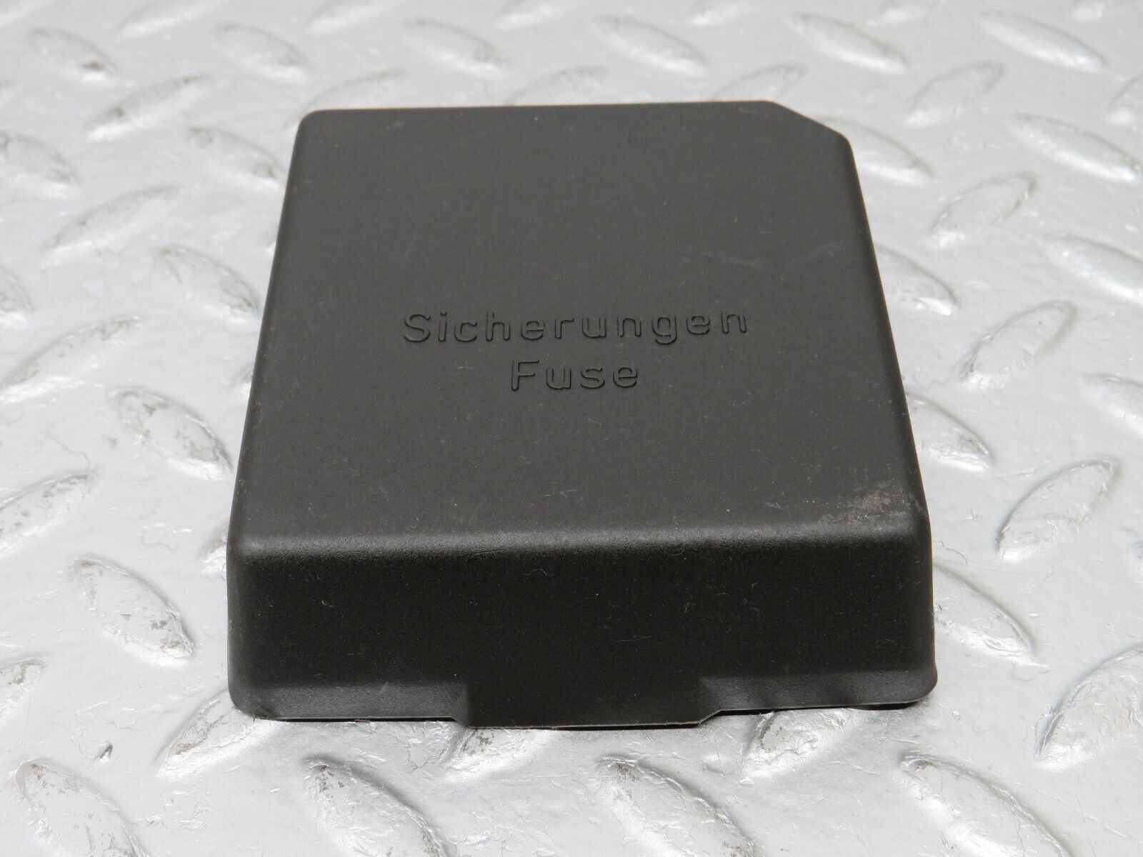 33334 Mercedes-Benz W202 C180 Fuse Box Cover Lid 2025450803 2025451700