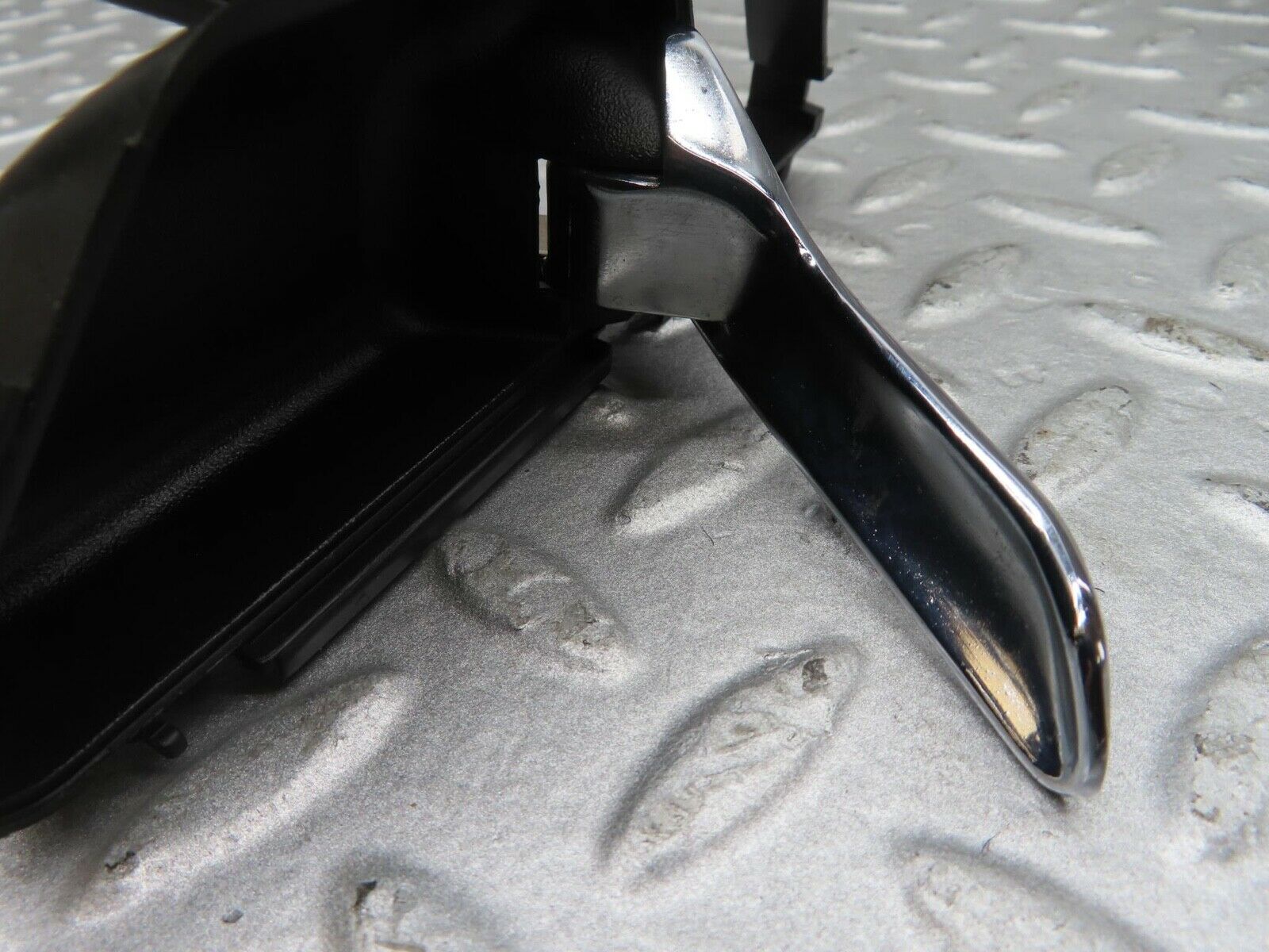 16247 Mercedes-Benz W124 260E Interior Door Handle Right Side 1247600261