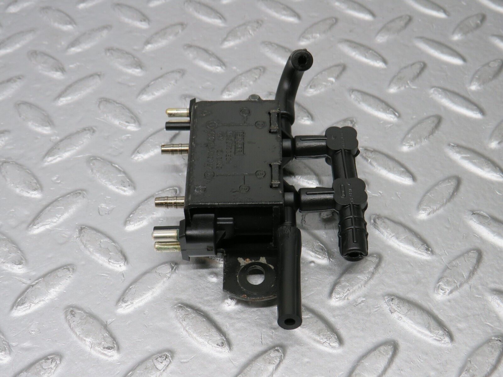 38325 Mercedes-Benz R129 280SL Coupe Solenoid Vacuum Valve 0025400097