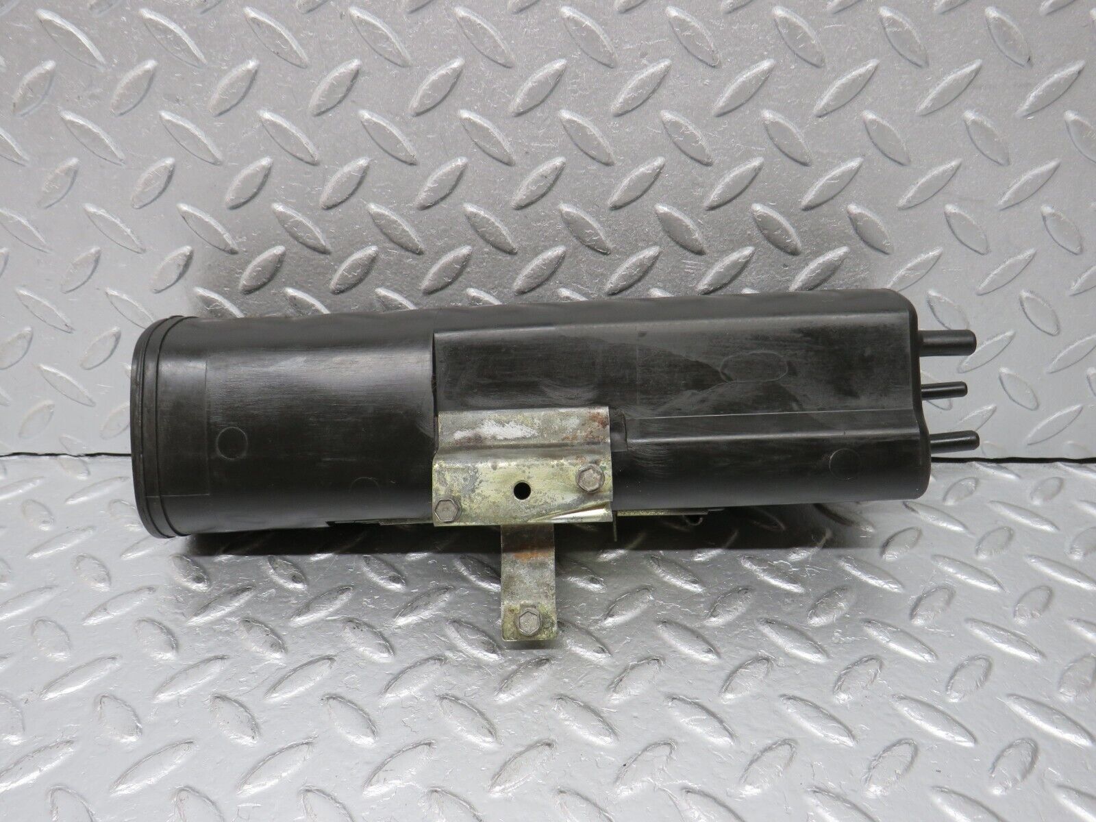 38809 Mercedes-Benz W201 190E 2.6L Fuel Vapor Charcoal Filter 2014700259 4900065902