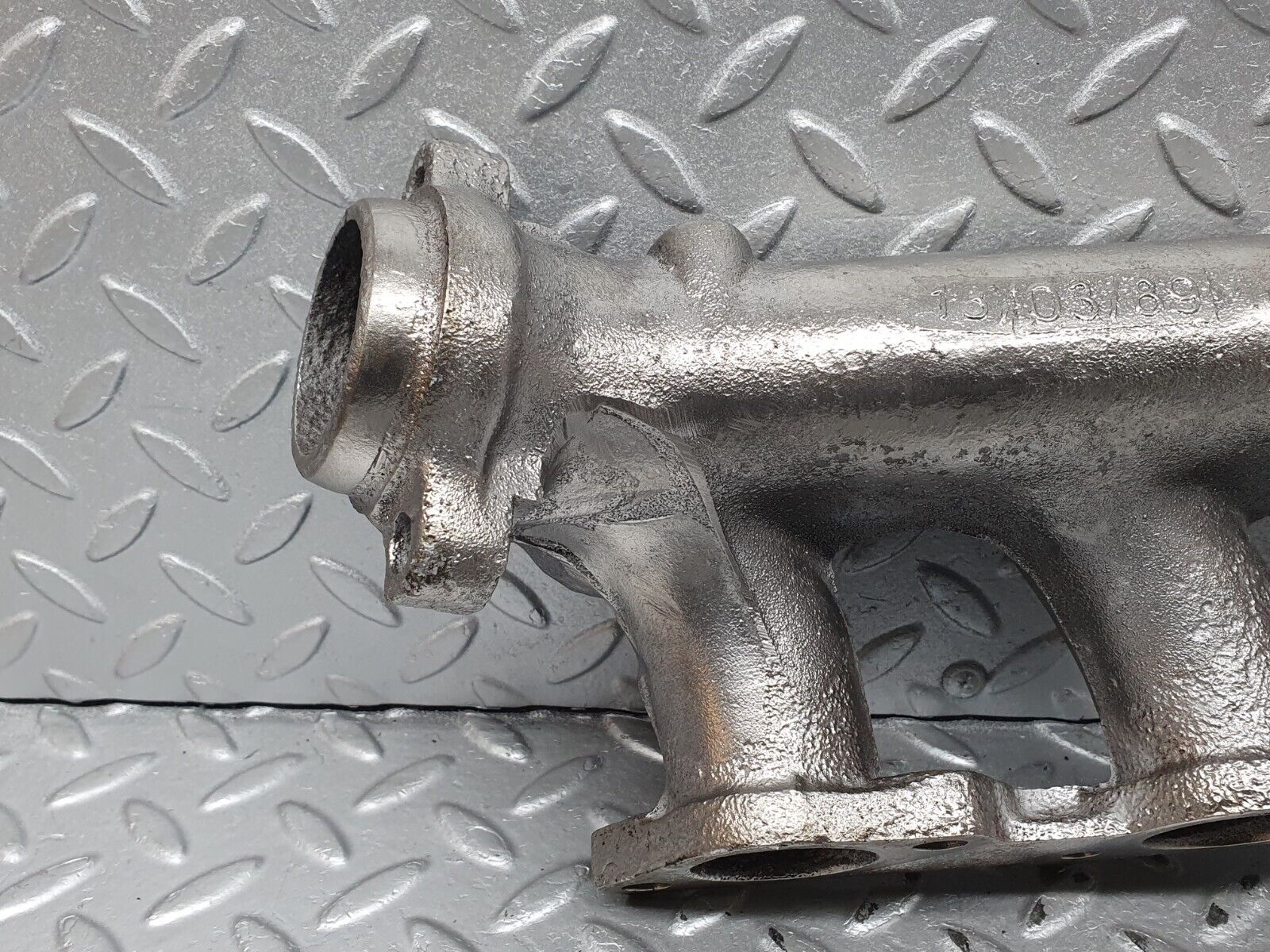 41201 Mercedes-Benz W126 300SE Exhaust Manifold Cylinder 1-3 1031421502