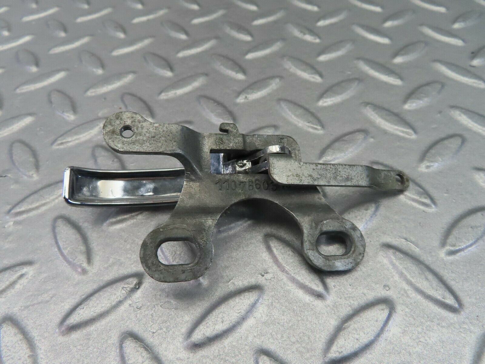 7847 Mercedes-Benz W115 220D Left Interior Door Handle Chrome 1107660319