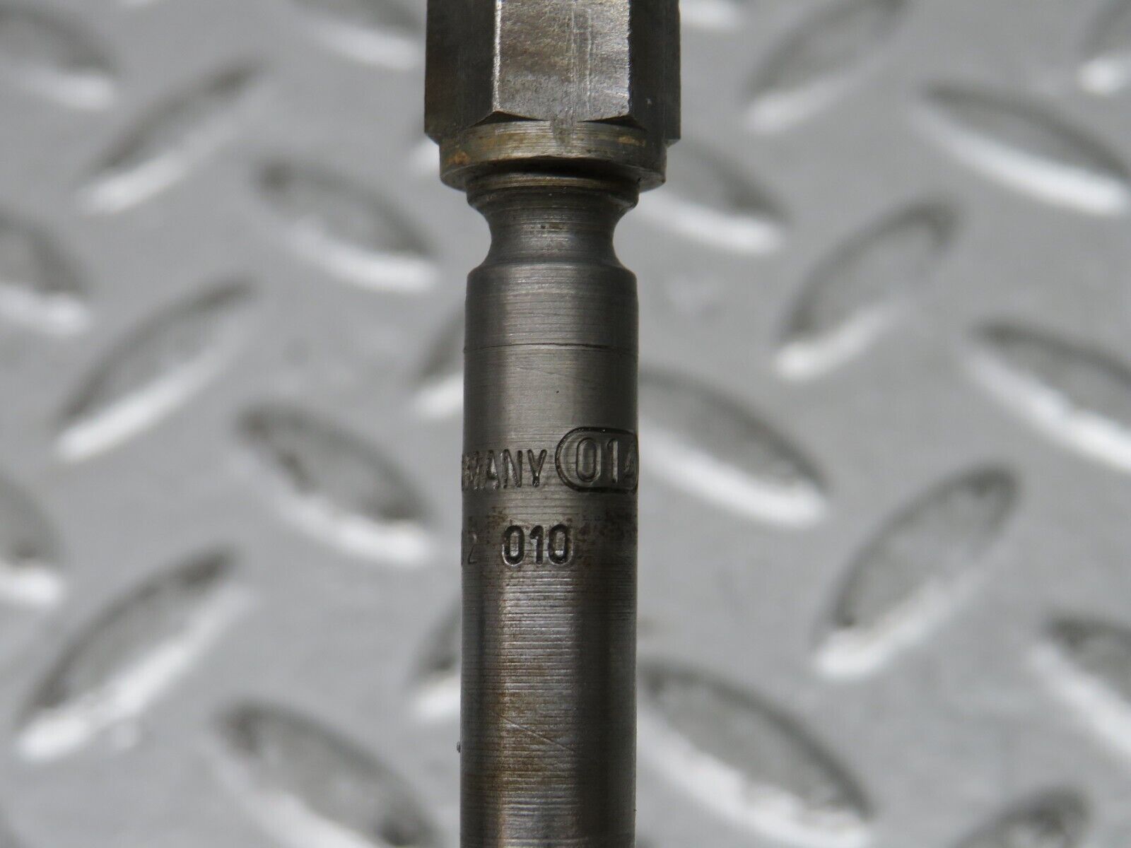 28660 Mercedes-Benz W123 230E Fuel Injector Bosch 0437502010