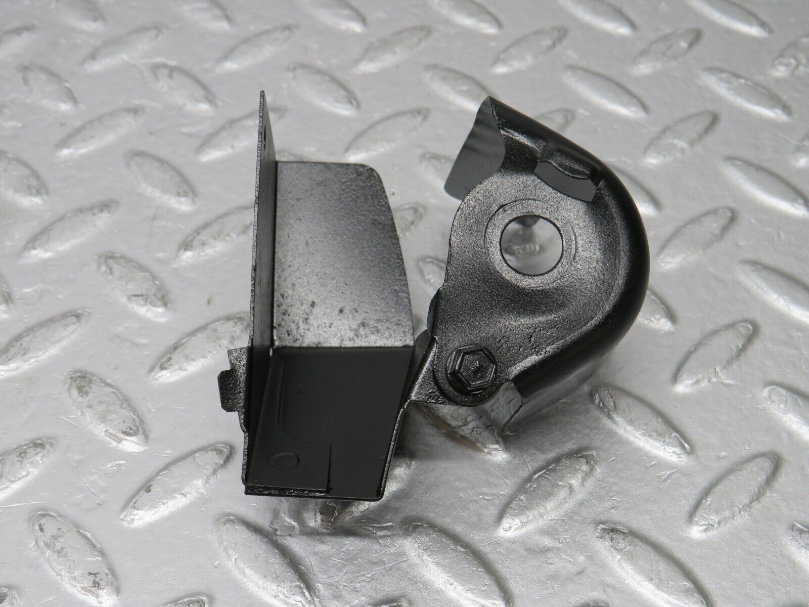 38150 Mercedes-Benz A124 320E Cabriolet Steering Box Ball Joint Cover