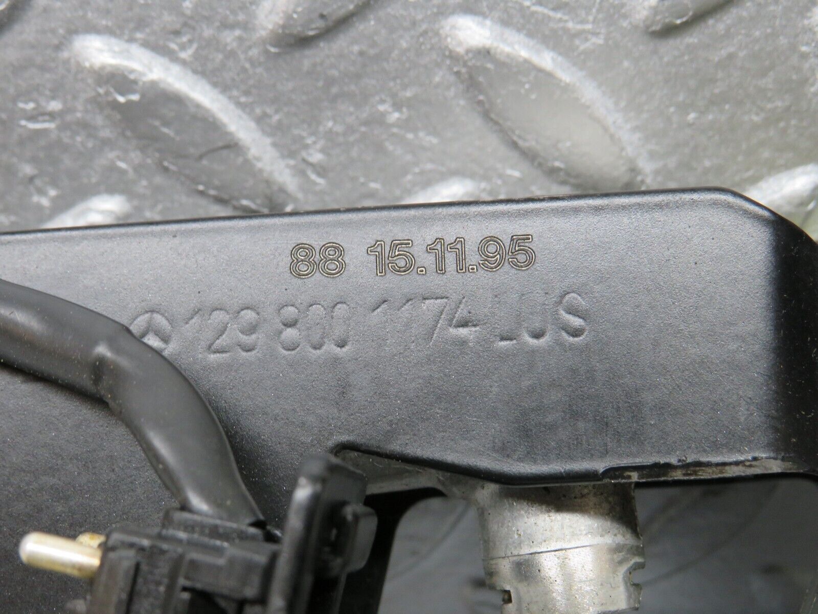 39614 Mercedes-Benz R129 320SL Coupe Rear Left Roof Lock Mechanism 1298001174